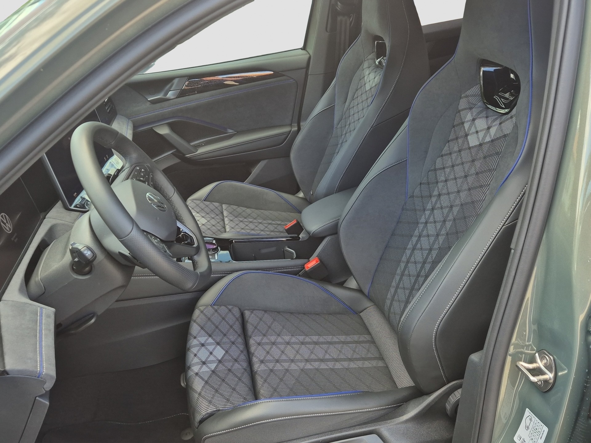 VW Tiguan 2.0 TSI DSG R-Line Plus 4Motion-image-10