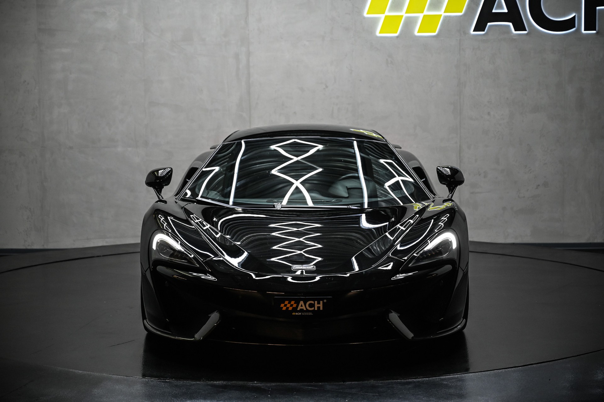 McLAREN 570S Coupé 3.8 V8 SSG-image-1