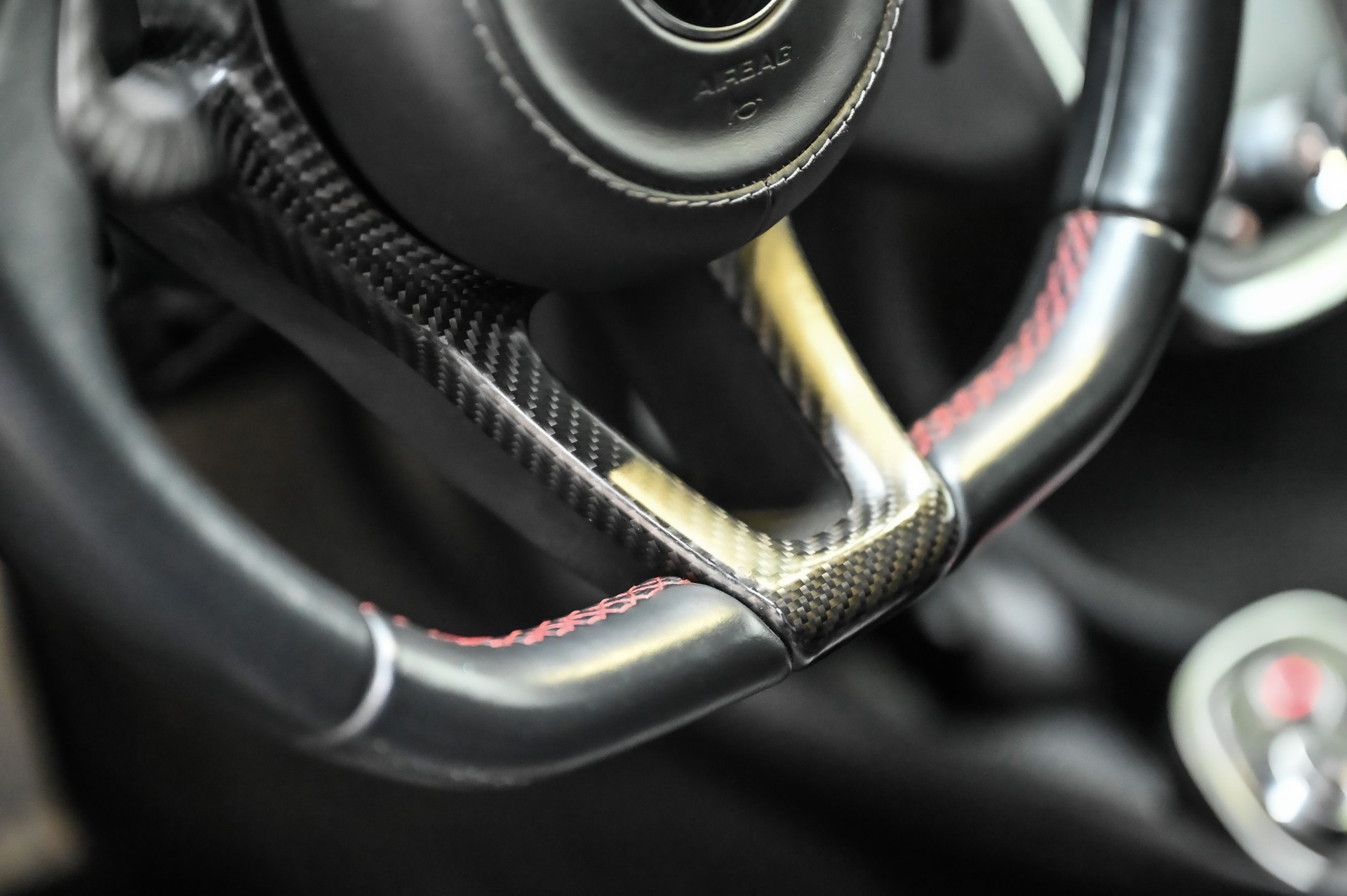 McLAREN 570S Coupé 3.8 V8 SSG-image-25