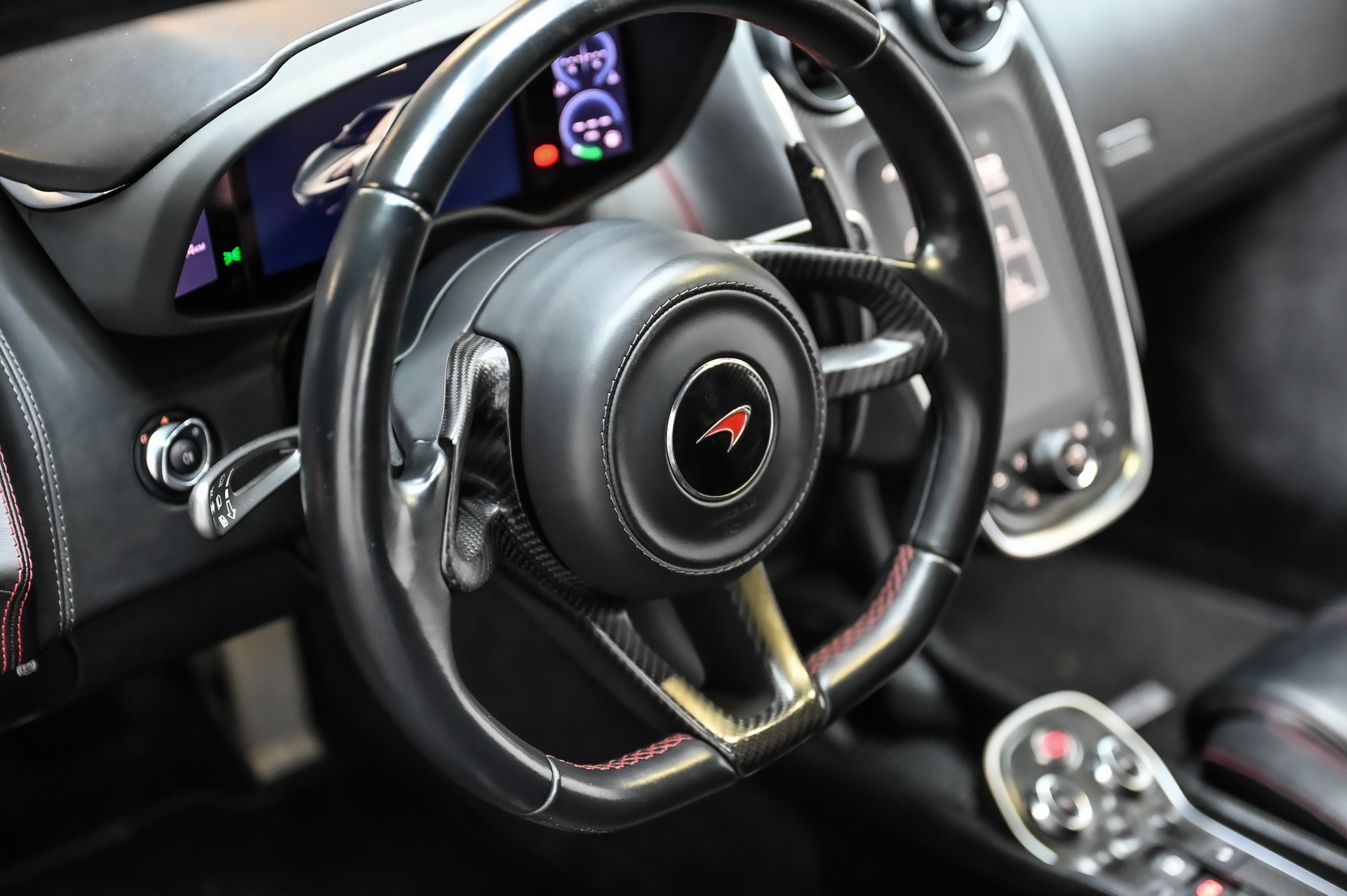 McLAREN 570S Coupé 3.8 V8 SSG-image-24