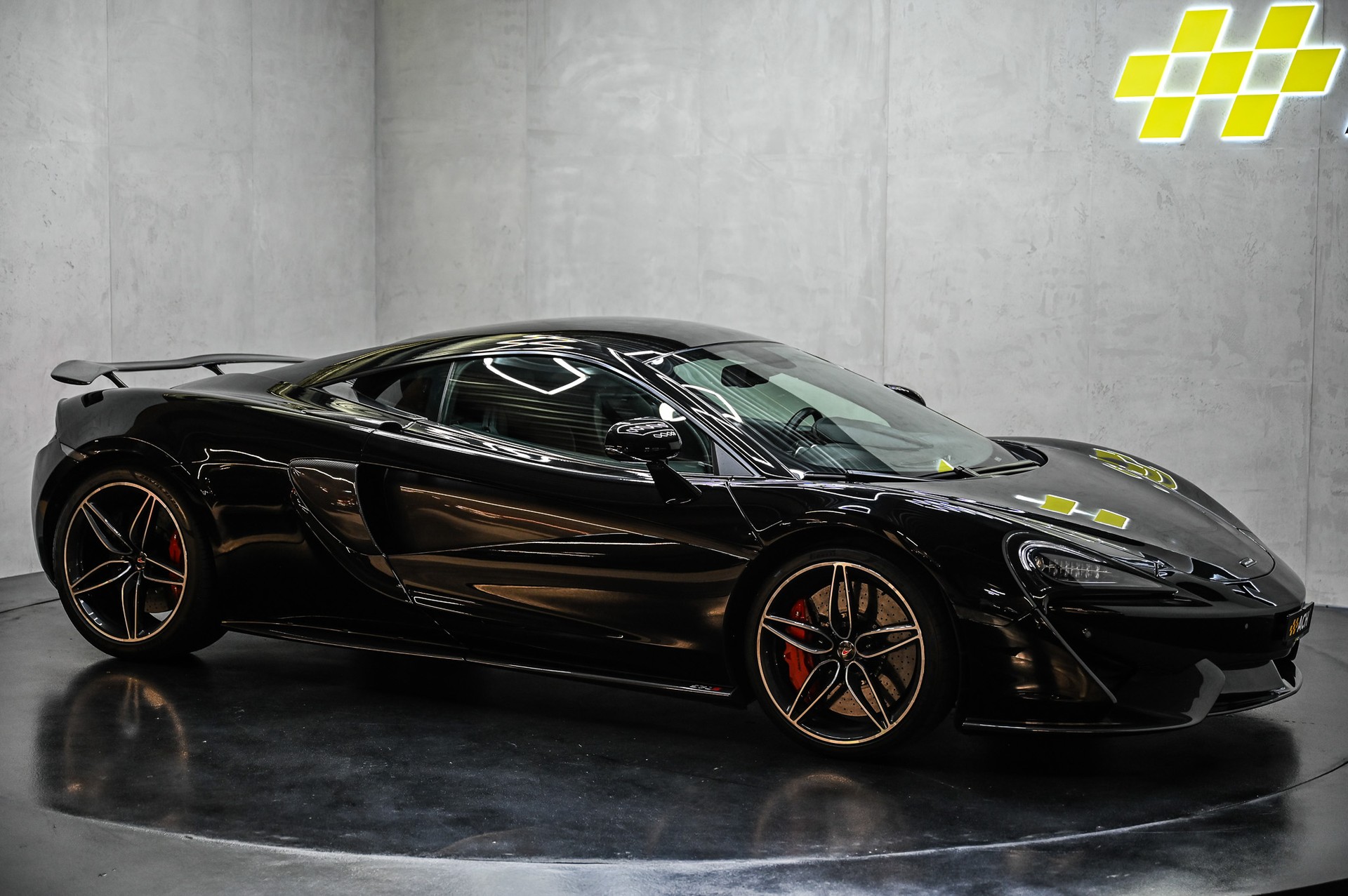 McLAREN 570S Coupé 3.8 V8 SSG-image-14
