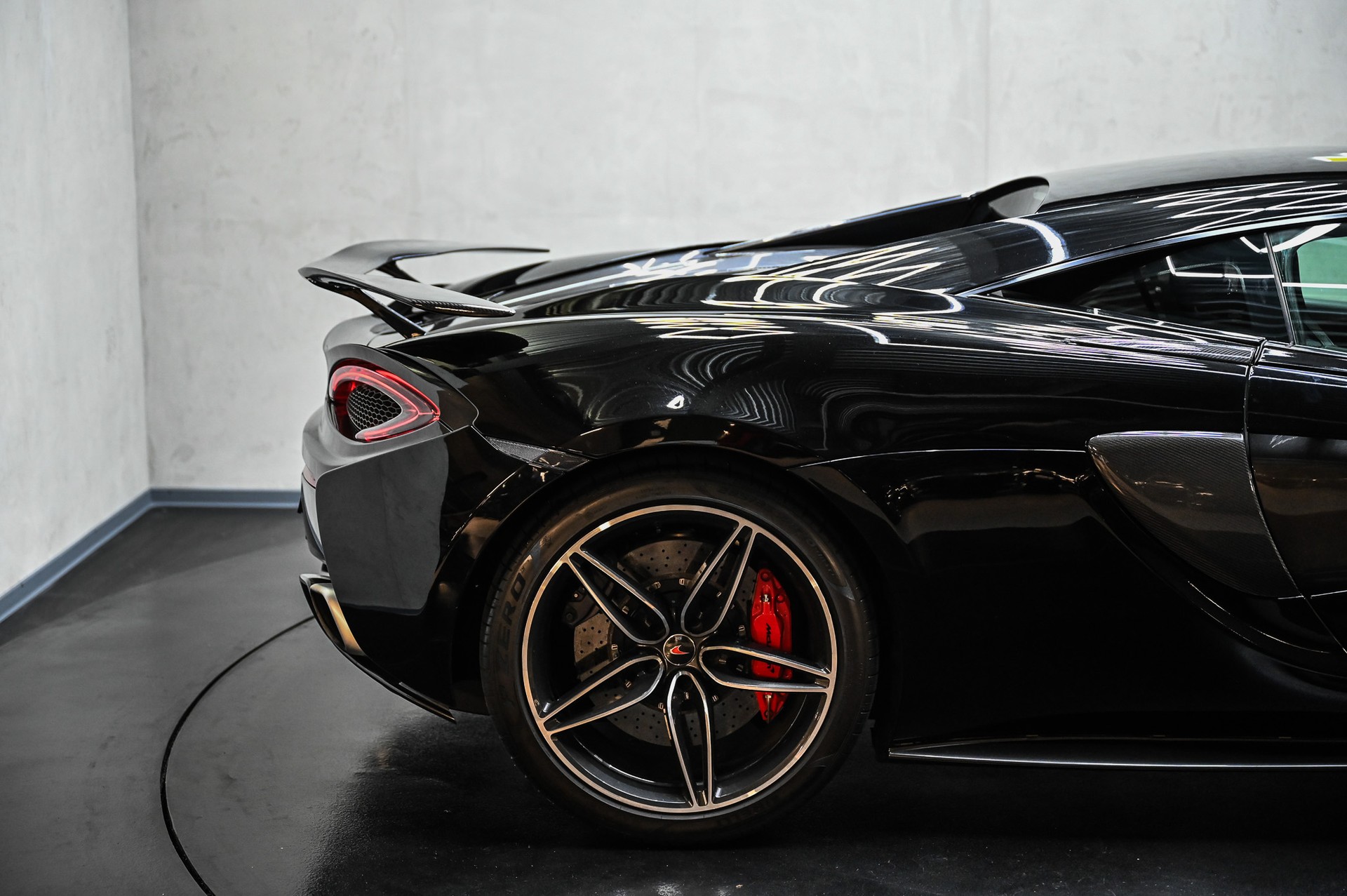 McLAREN 570S Coupé 3.8 V8 SSG-image-16