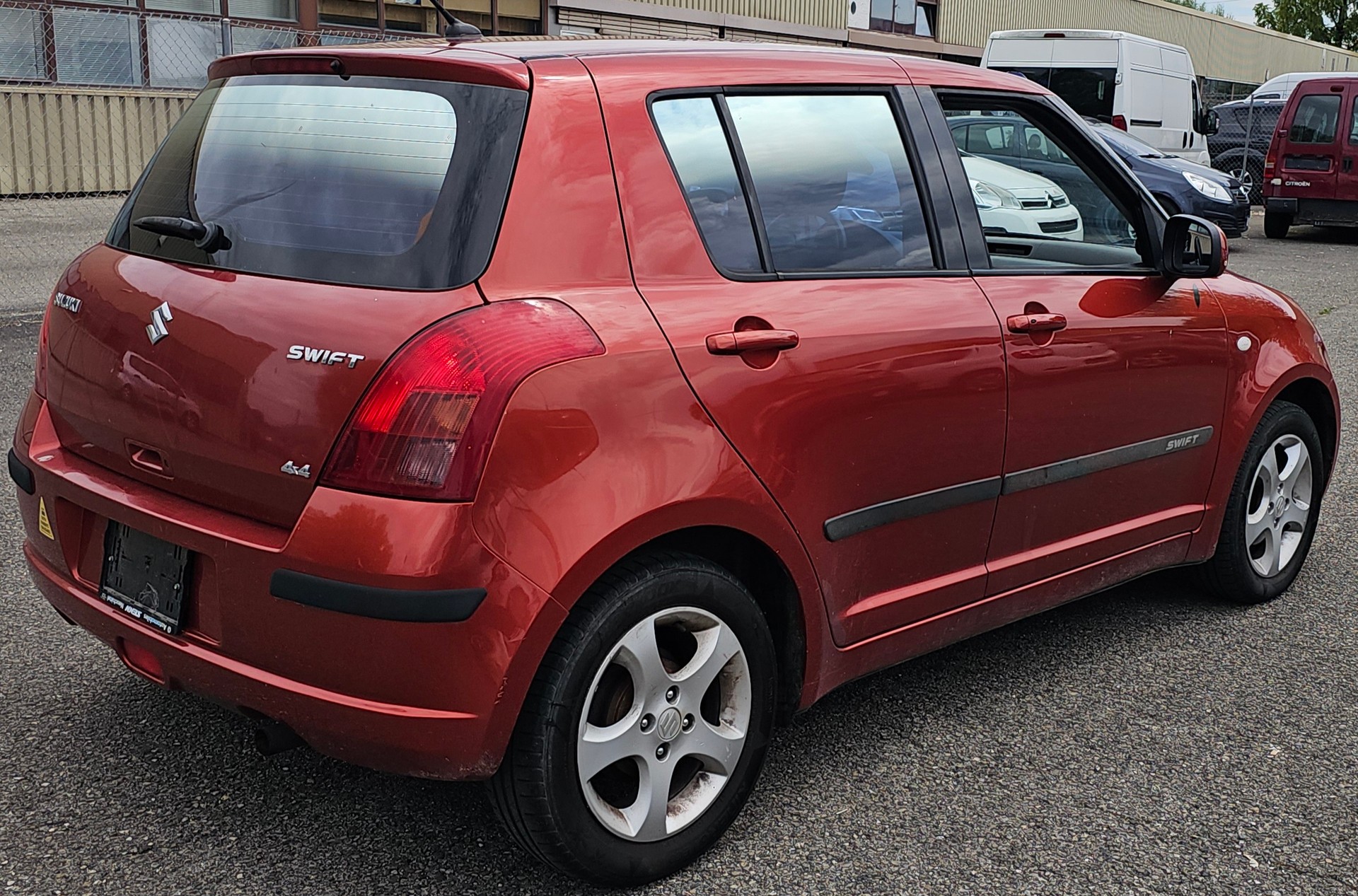 SUZUKI Swift 1.3i 16V GL Top 4x4-image-2