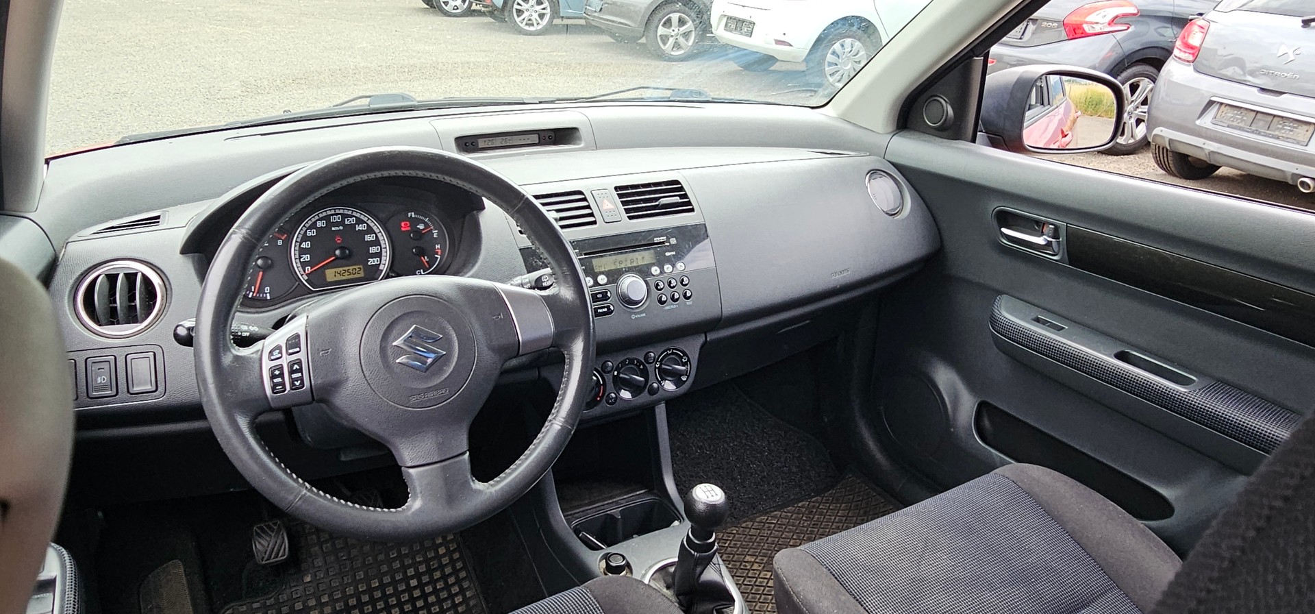 SUZUKI Swift 1.3i 16V GL Top 4x4-image-4