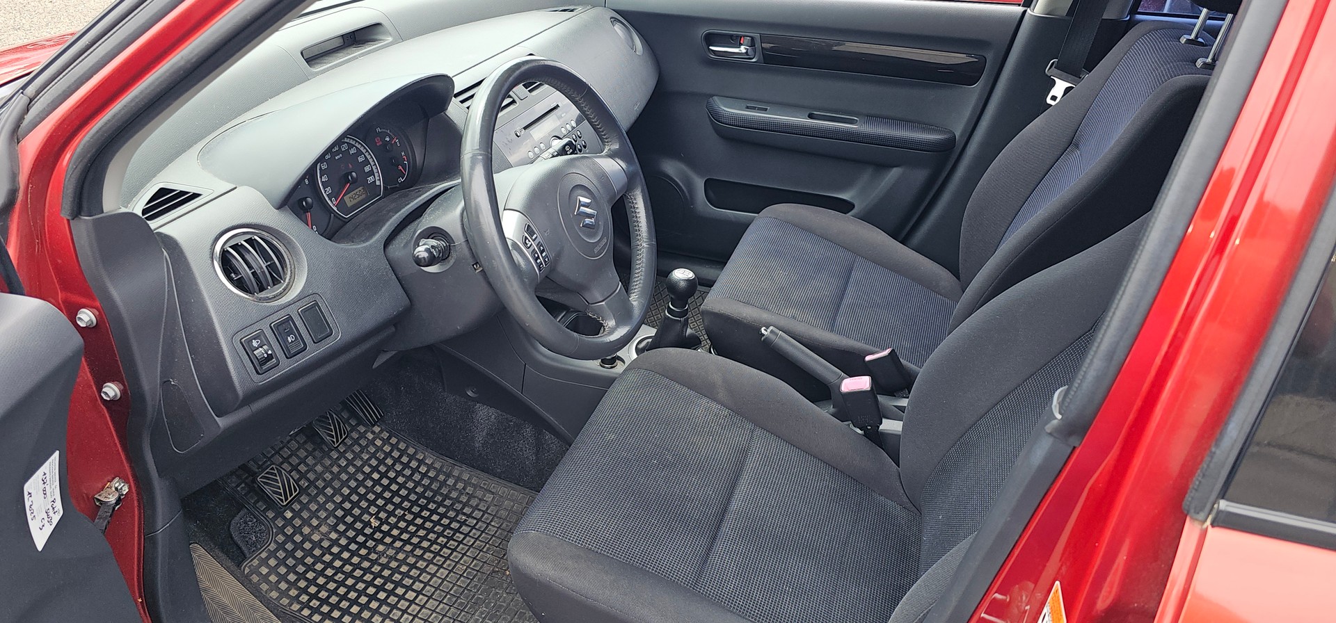 SUZUKI Swift 1.3i 16V GL Top 4x4-image-5
