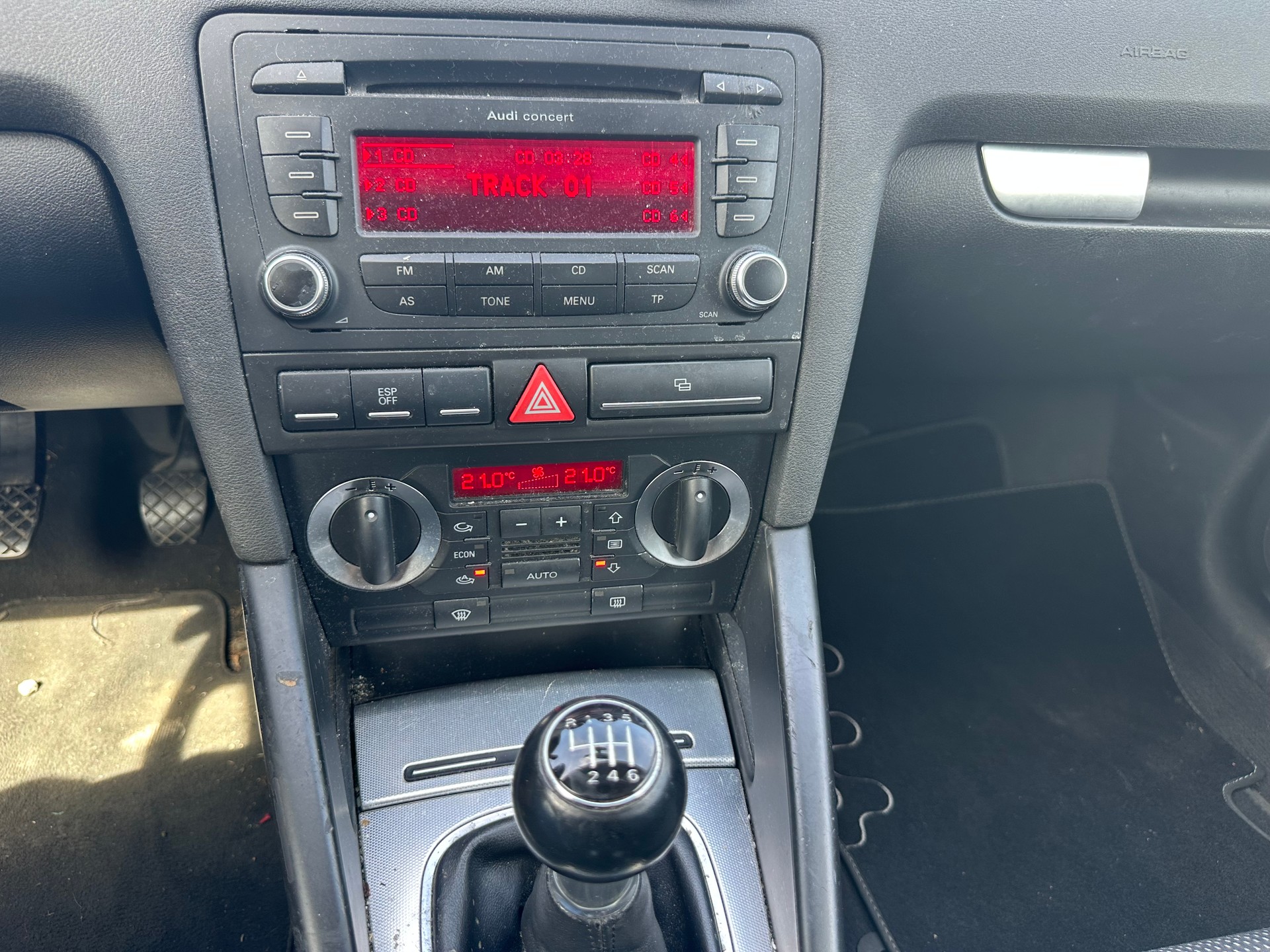 AUDI A3 2.0 TDI Attraction quattro-image-8