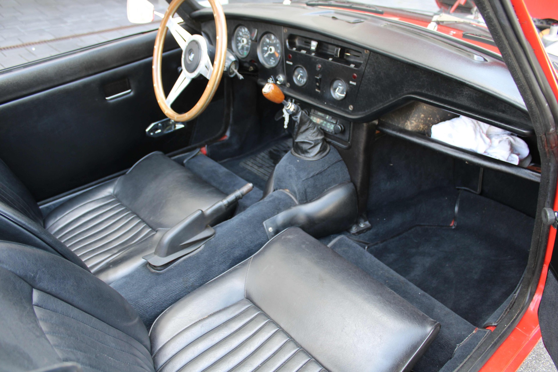 TRIUMPH SPITFIRE IV-image-7
