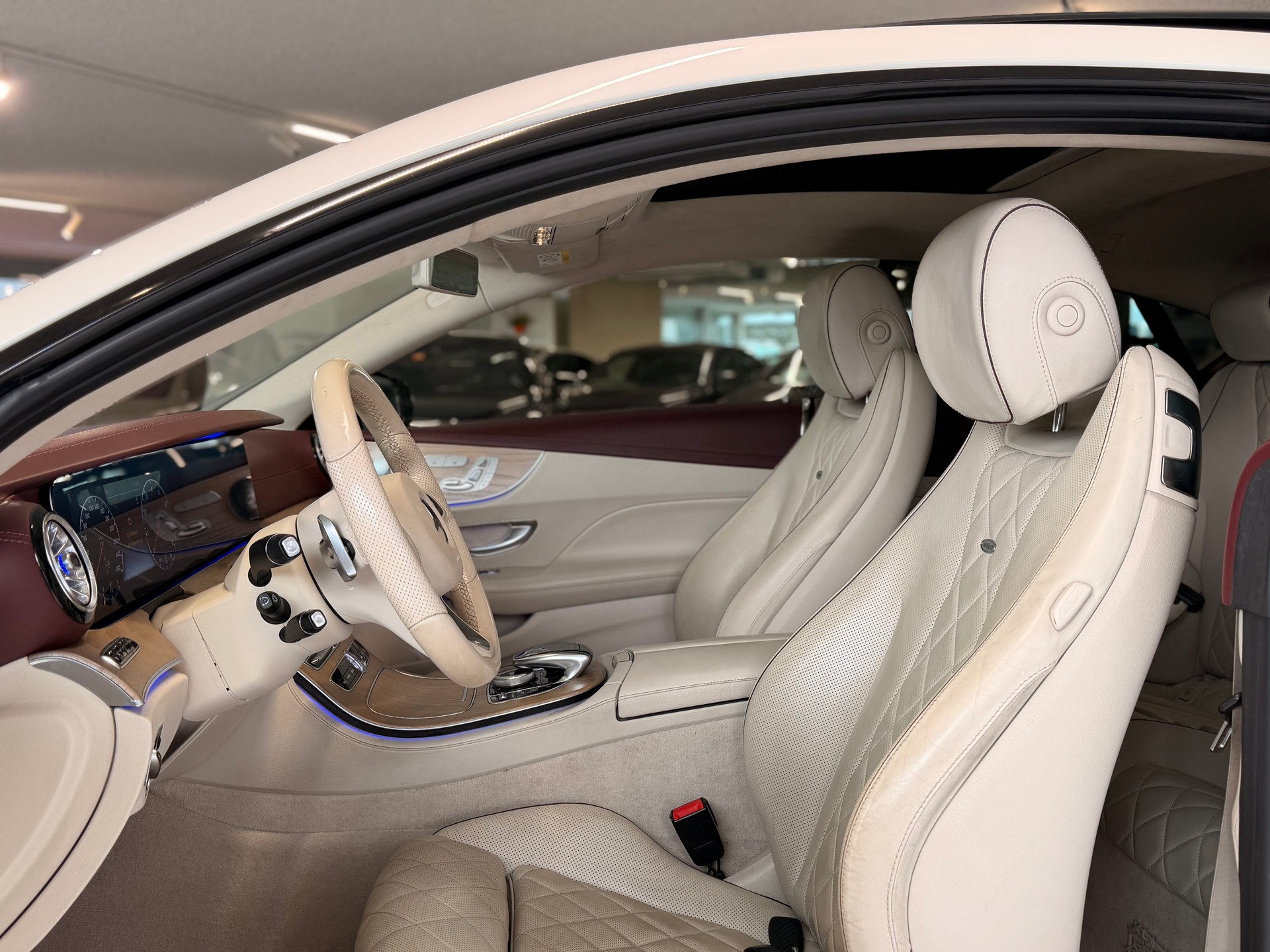 MERCEDES-BENZ E 400 Coupé AMG Line 4 Matic 9G-Tronic-image-11
