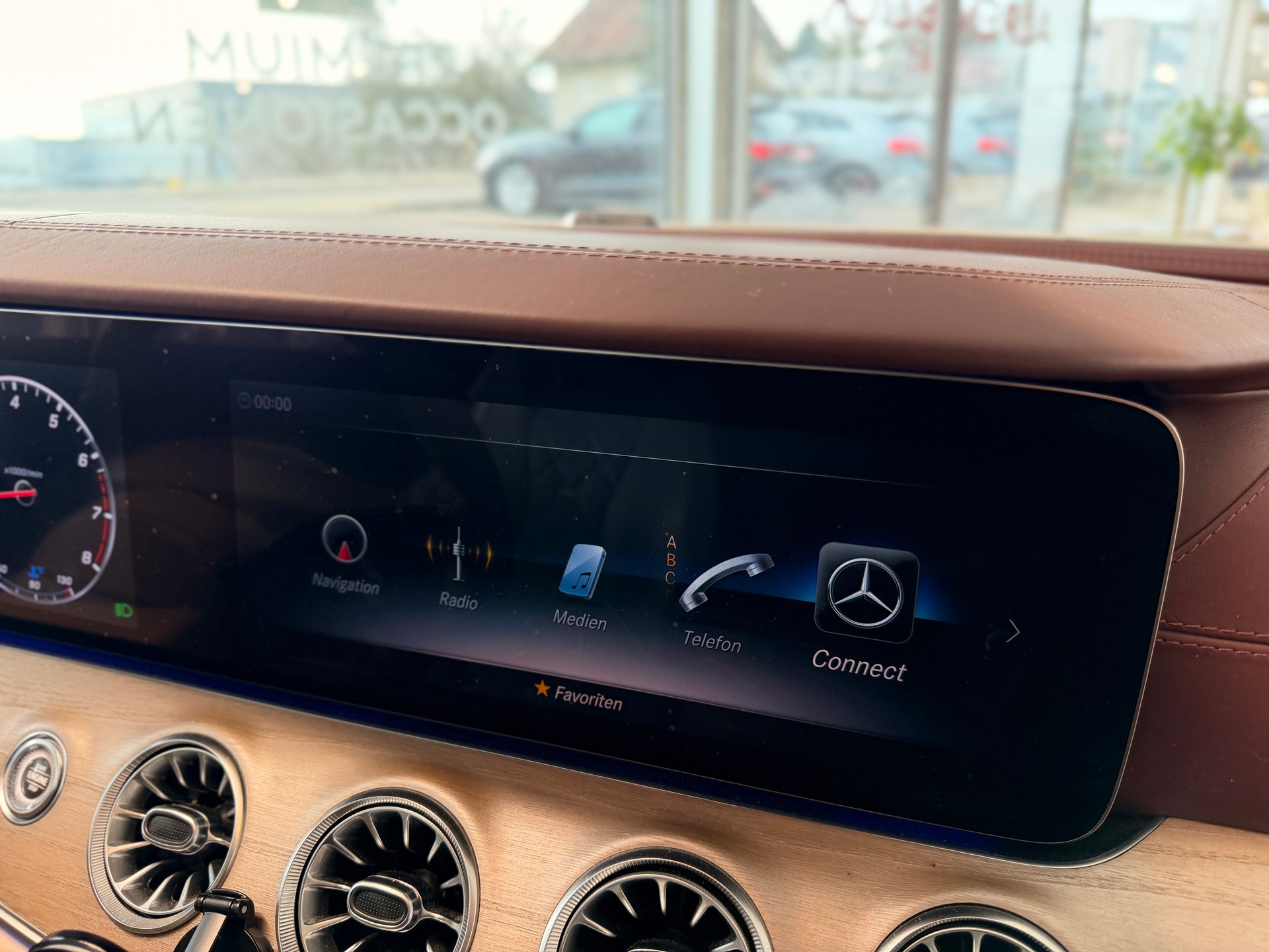 MERCEDES-BENZ E 400 Coupé AMG Line 4 Matic 9G-Tronic-image-23
