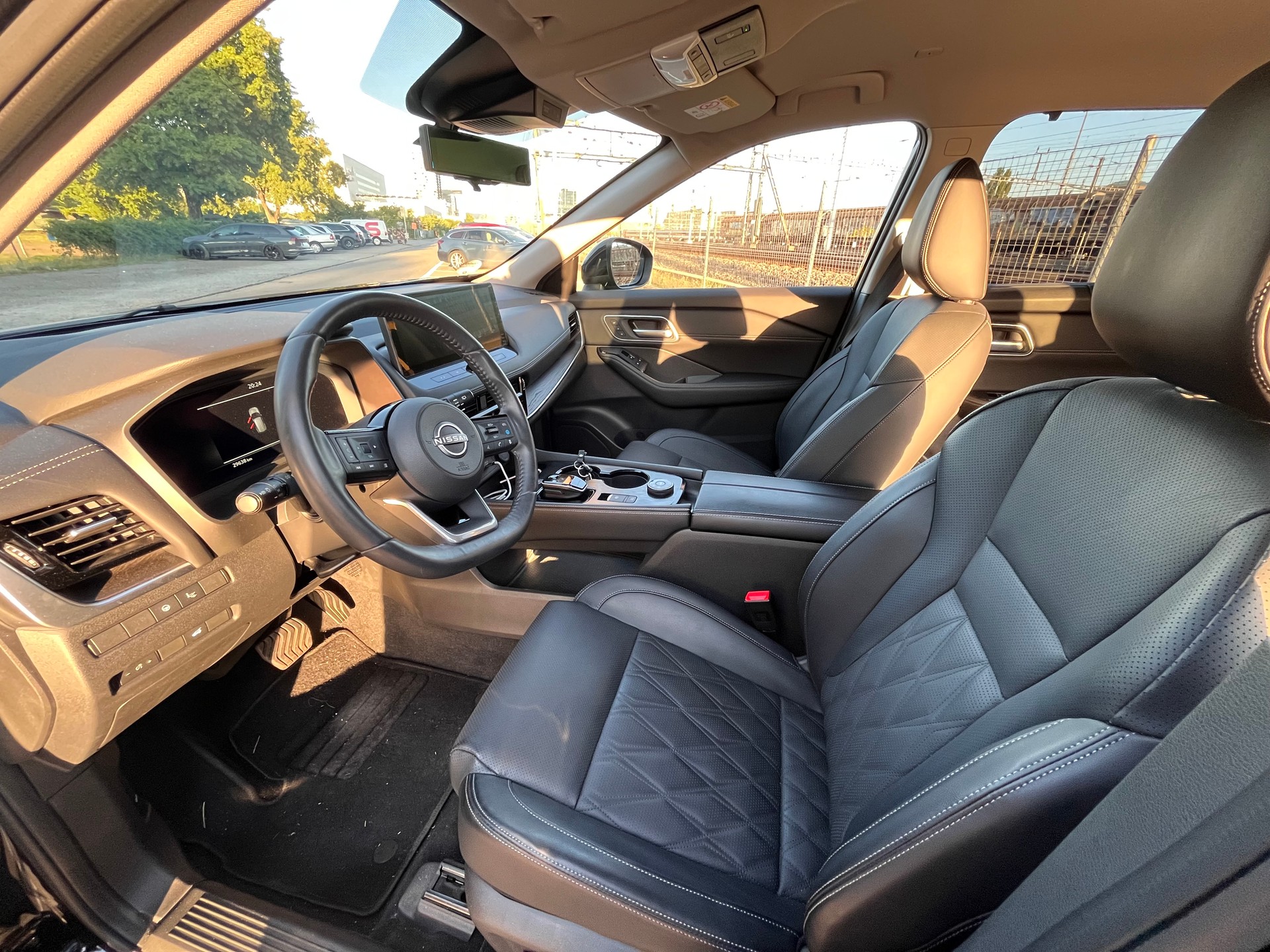 NISSAN 1.5 VC-T Tekna e-4orce-image-4