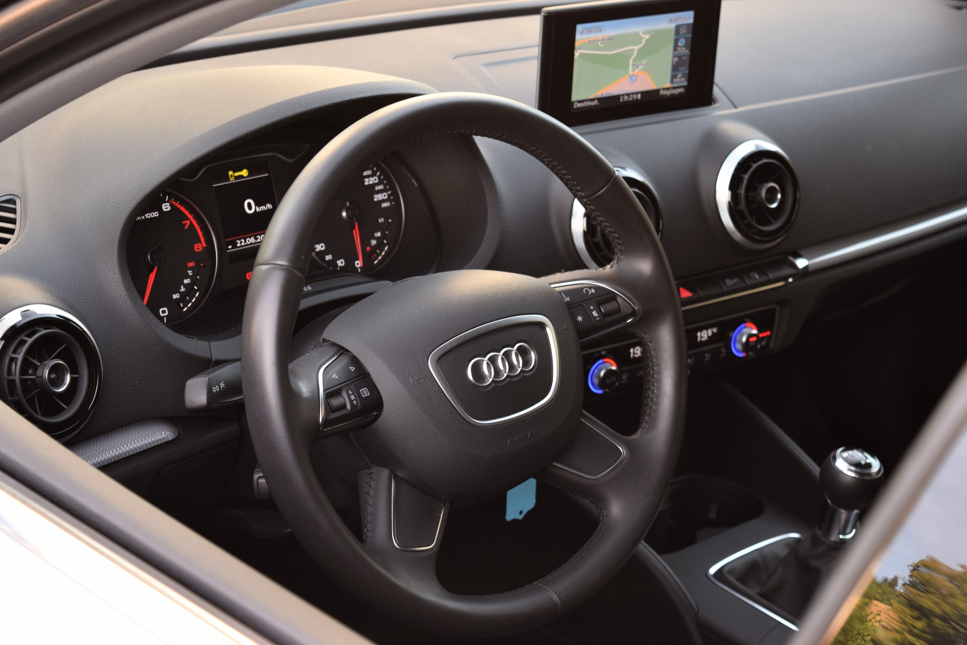 AUDI A3 Sportback 1.4 TFSI Ambiente-image-1