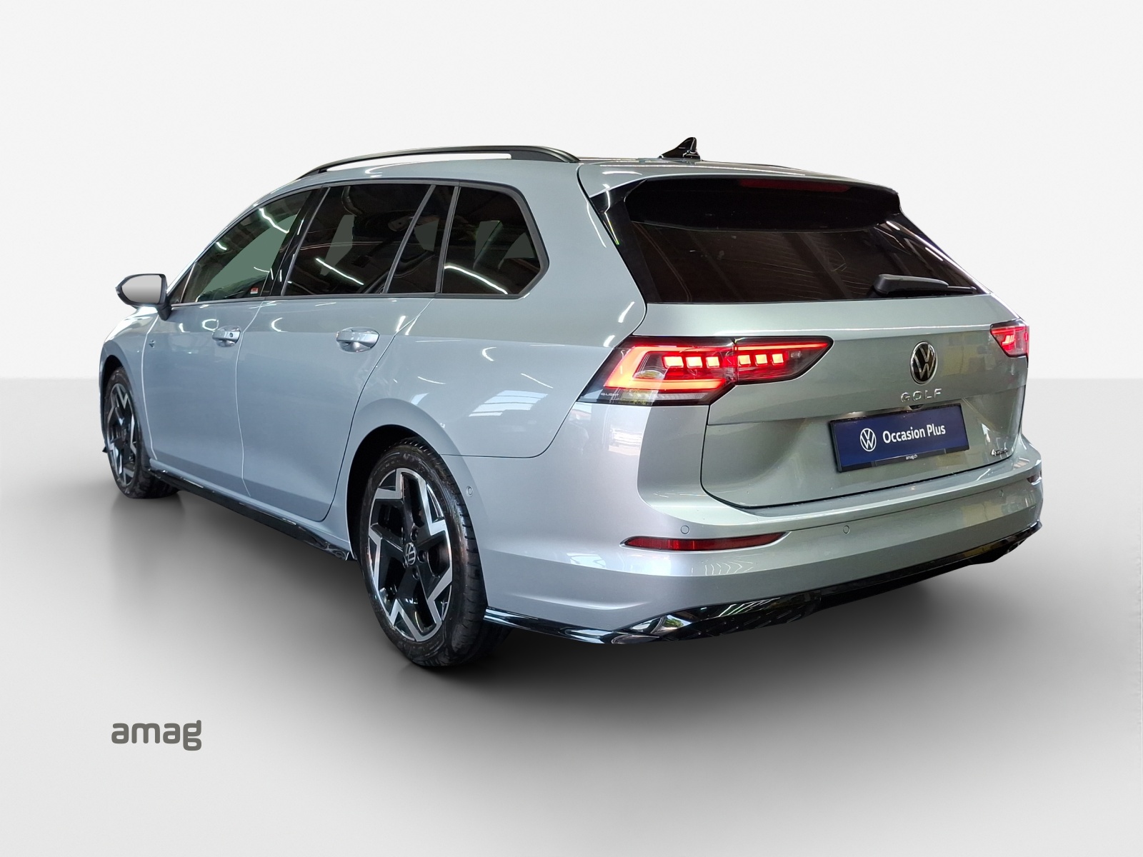 VW Golf Variant 2.0 TSI R-Line DSG 4 Motion-image-2