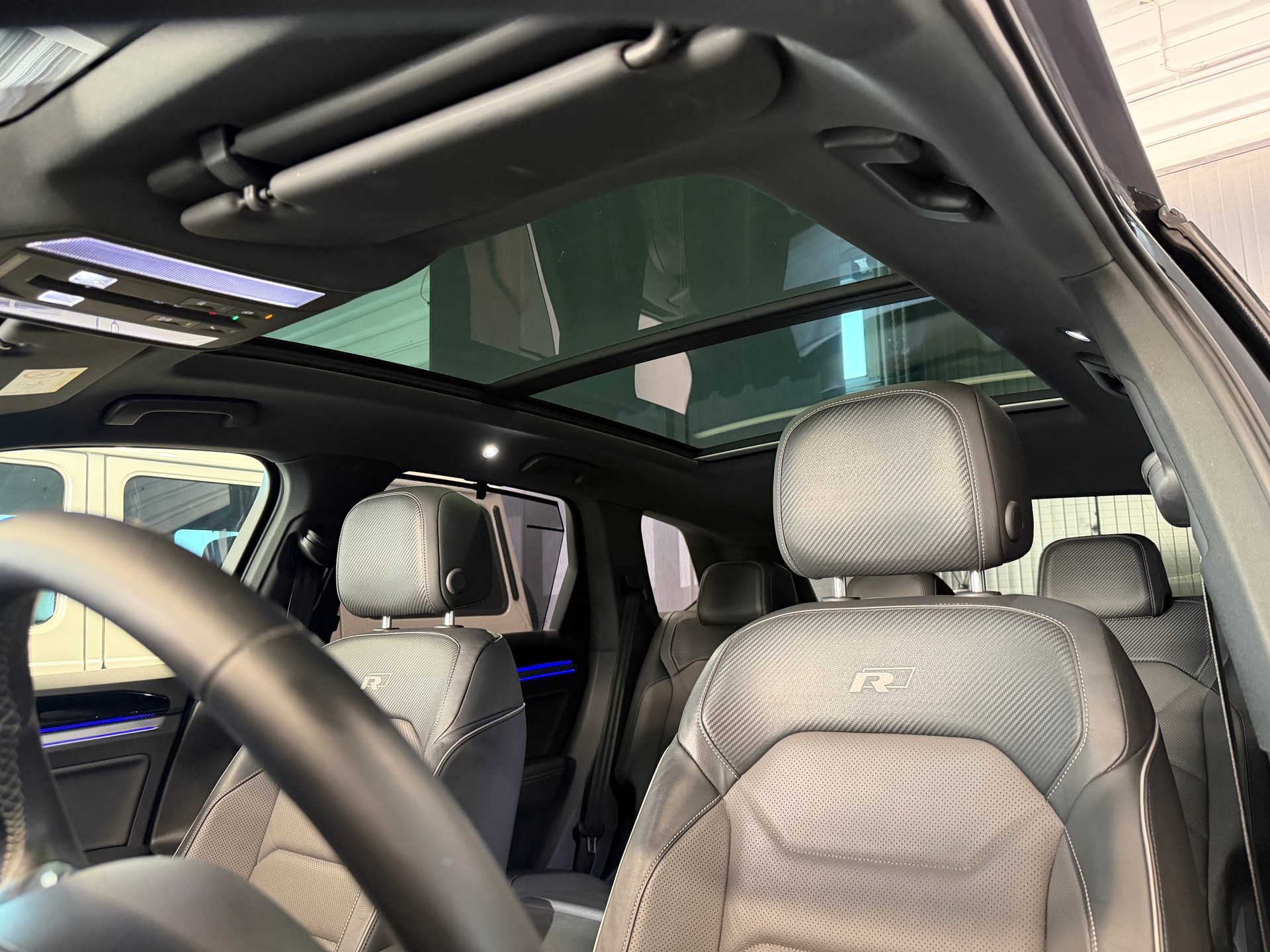 VW Touareg 3.0 TDI R Line Tiptronic-image-11