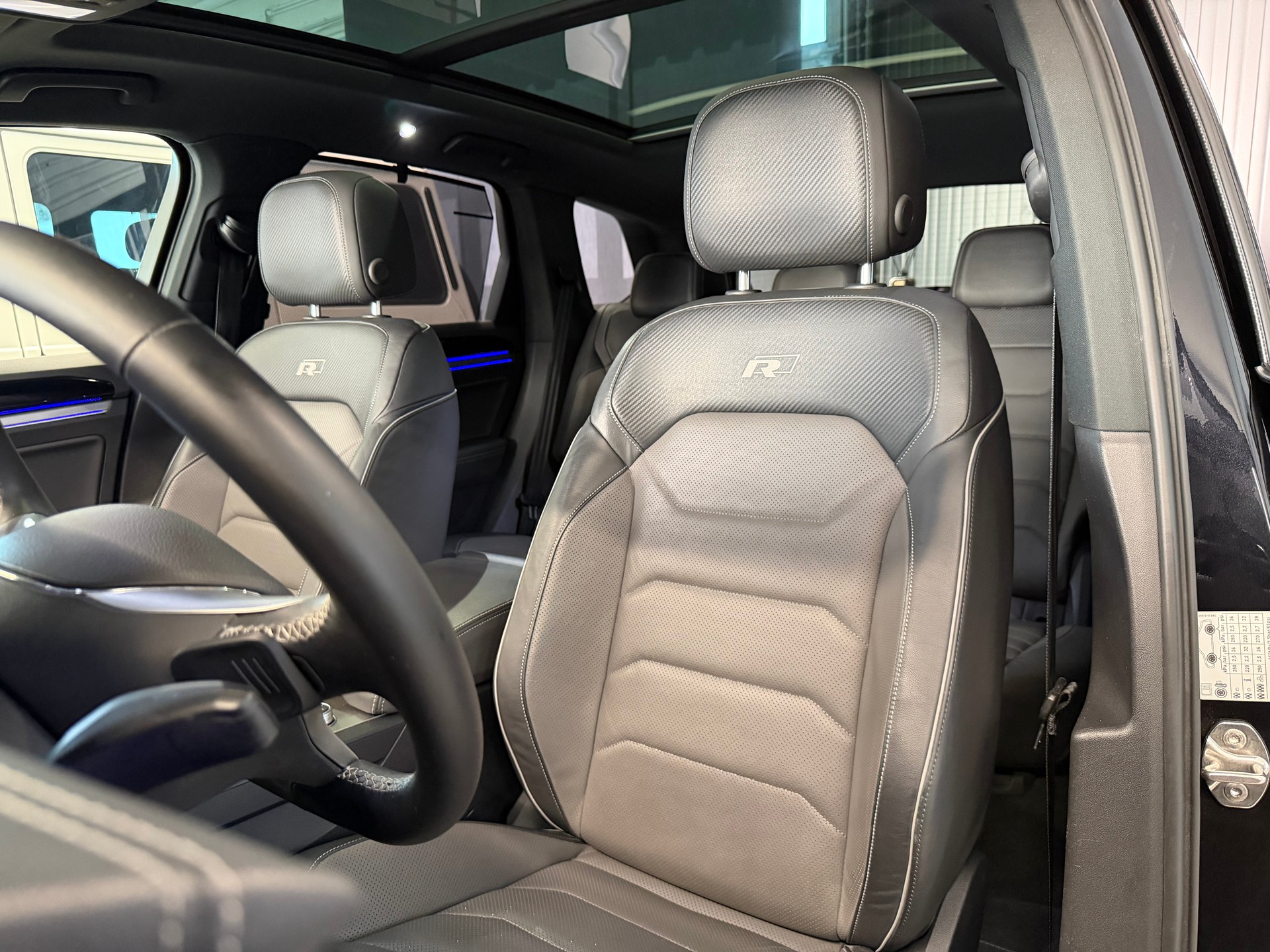 VW Touareg 3.0 TDI R Line Tiptronic-image-10