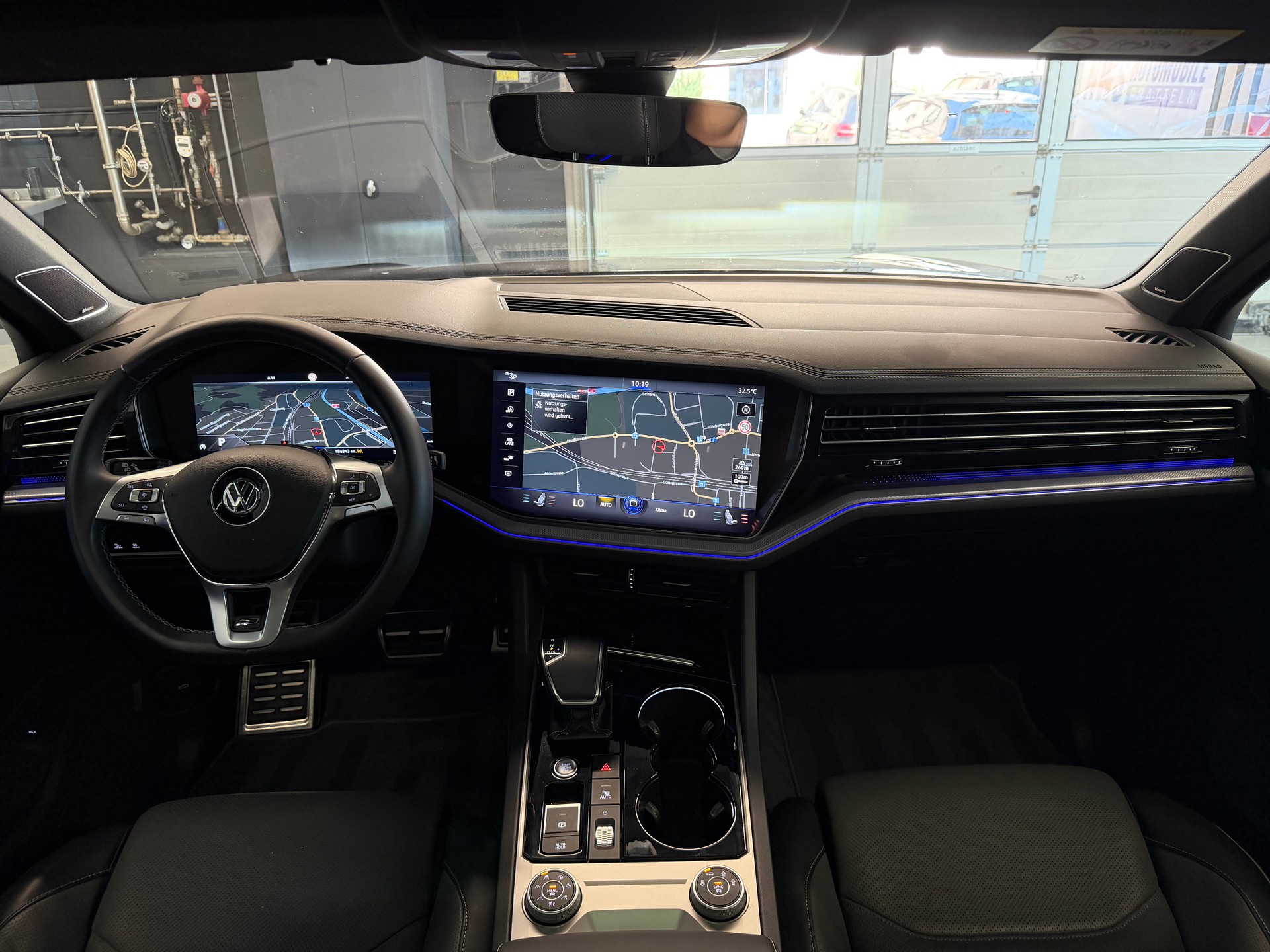 VW Touareg 3.0 TDI R Line Tiptronic-image-18