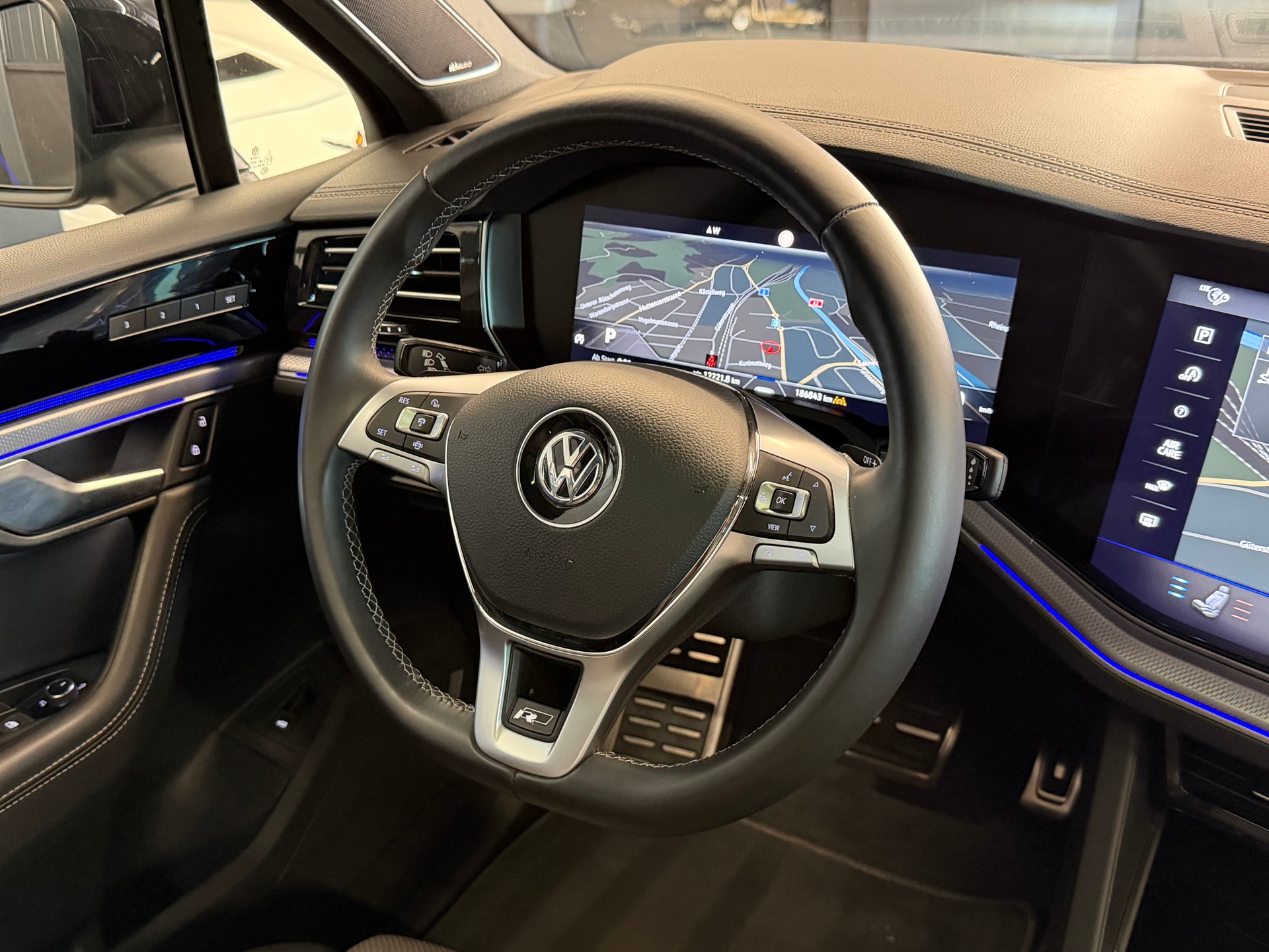 VW Touareg 3.0 TDI R Line Tiptronic-image-27