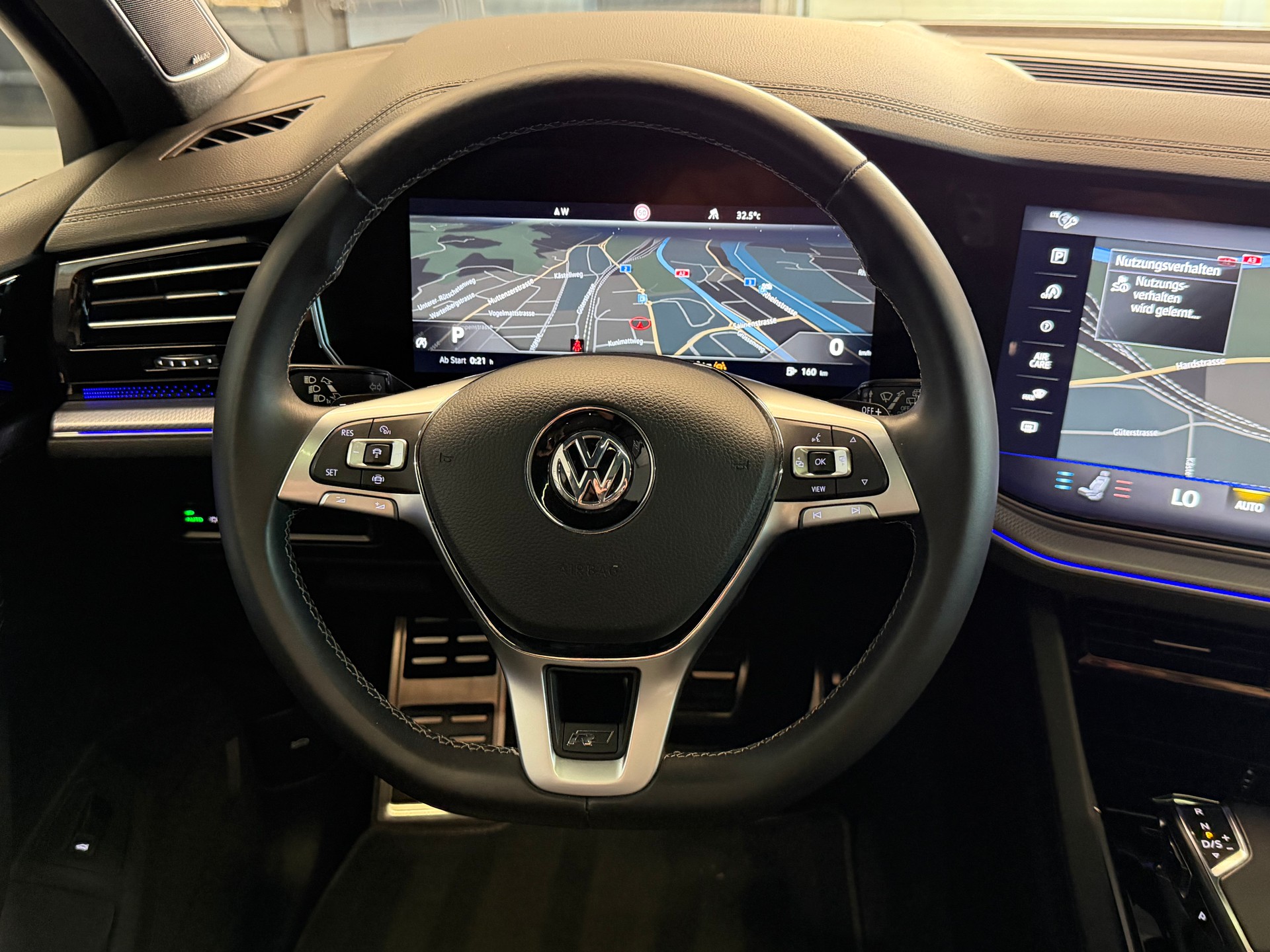 VW Touareg 3.0 TDI R Line Tiptronic-image-28