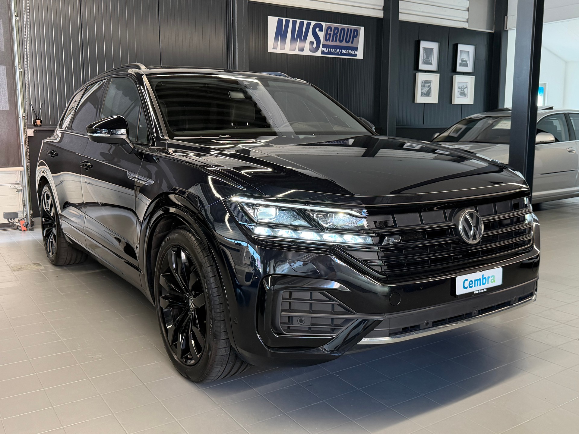 VW Touareg 3.0 TDI R Line Tiptronic-image-0