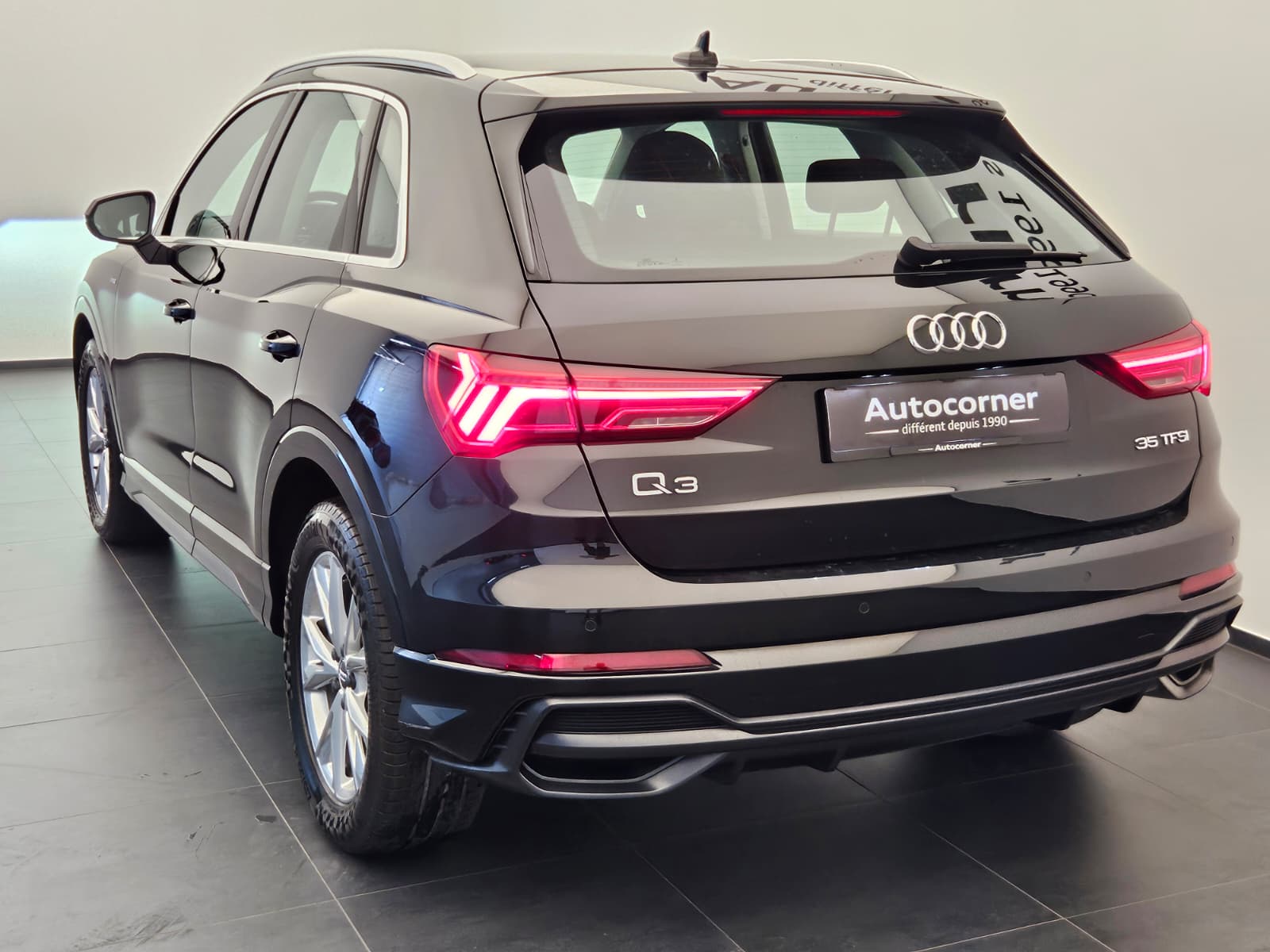 AUDI Q3 35 TFSI S line S-tronic-image-8