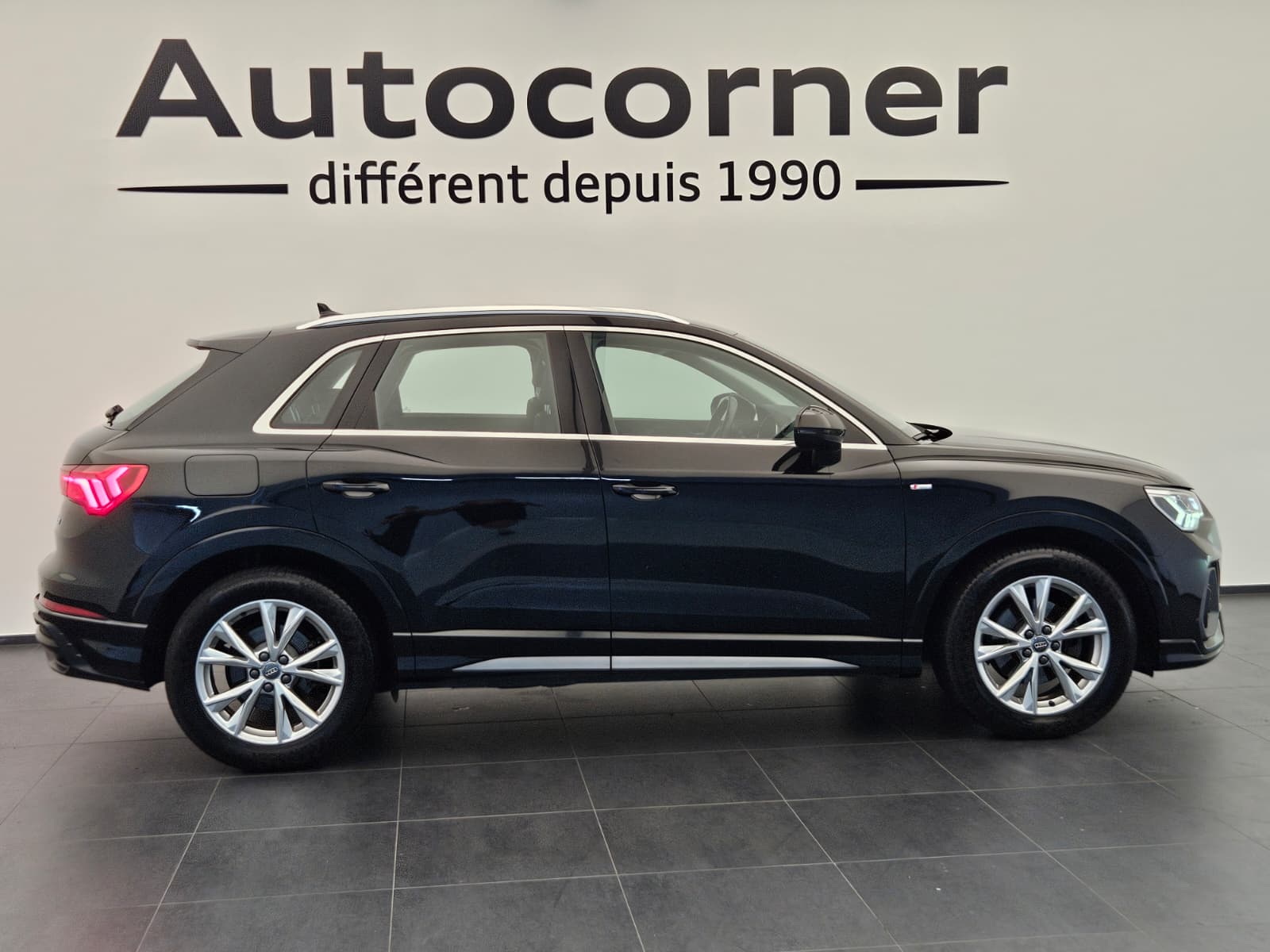 AUDI Q3 35 TFSI S line S-tronic-image-5