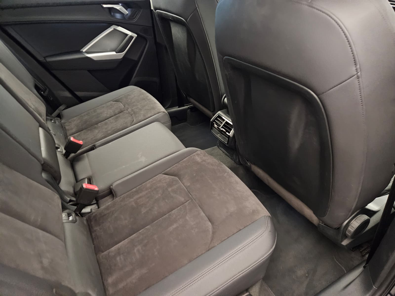 AUDI Q3 35 TFSI S line S-tronic-image-13