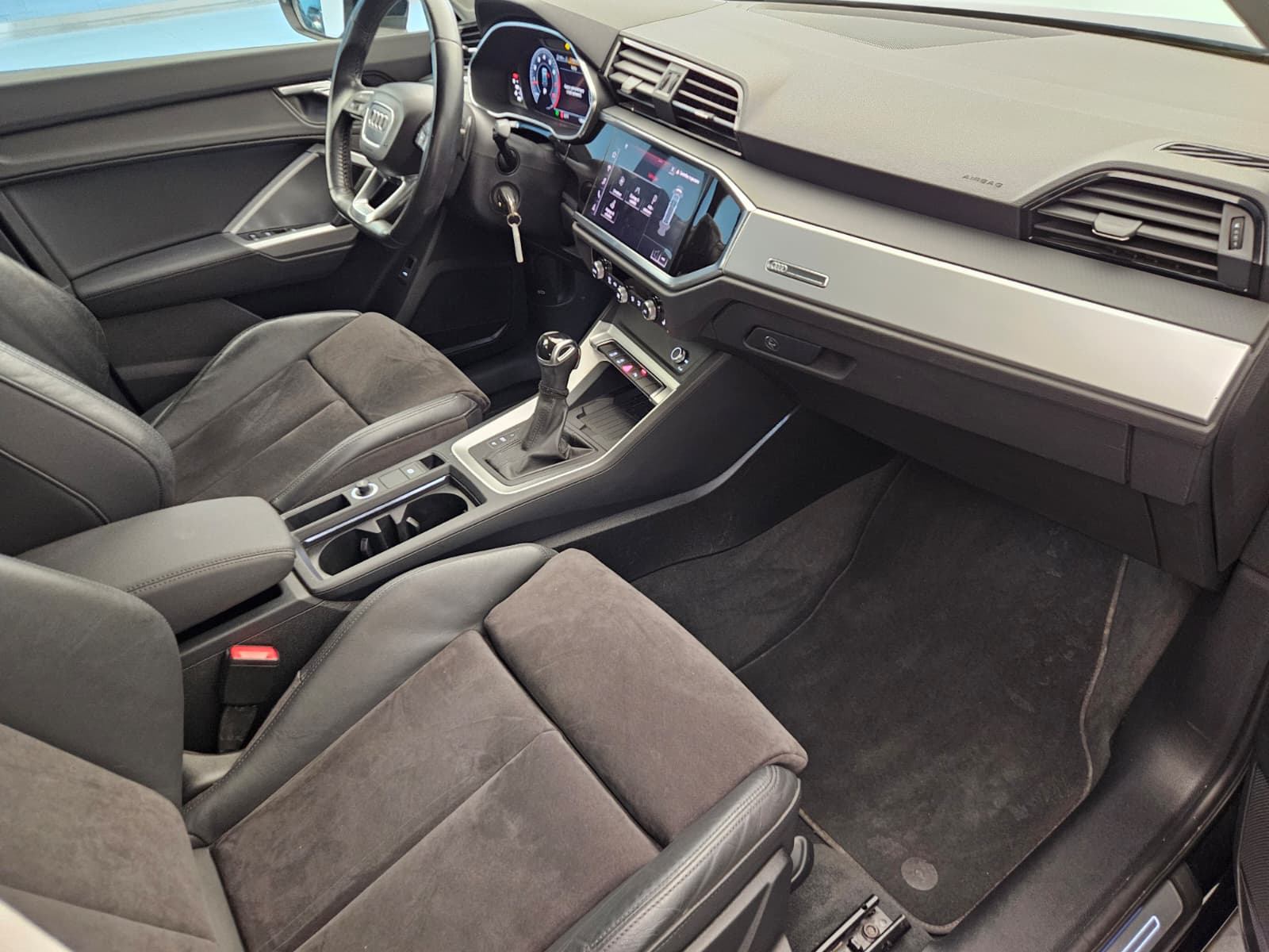 AUDI Q3 35 TFSI S line S-tronic-image-11