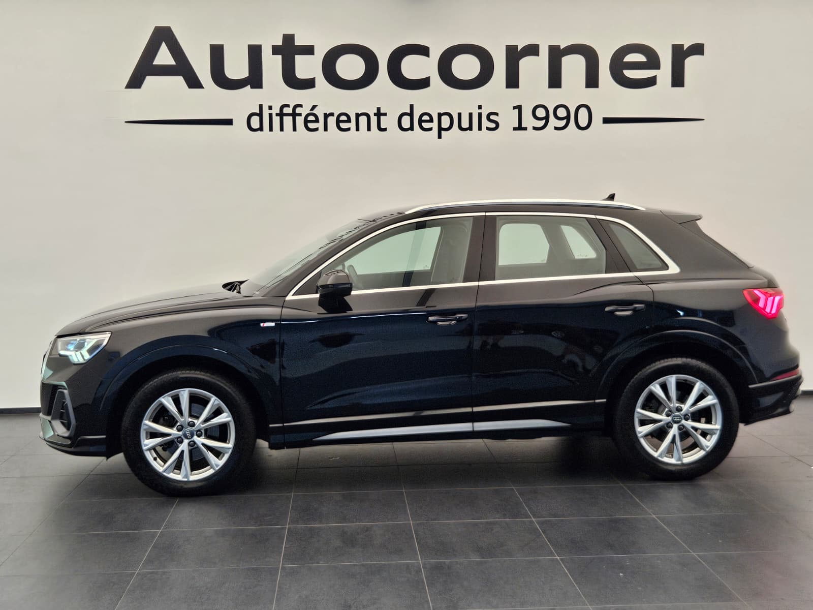 AUDI Q3 35 TFSI S line S-tronic-image-1