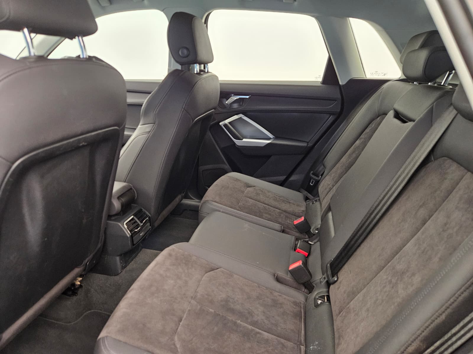 AUDI Q3 35 TFSI S line S-tronic-image-12