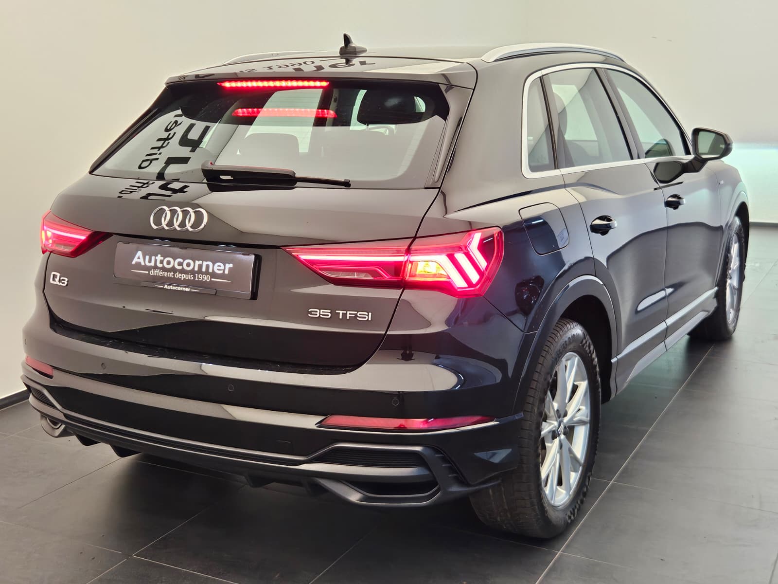 AUDI Q3 35 TFSI S line S-tronic-image-6