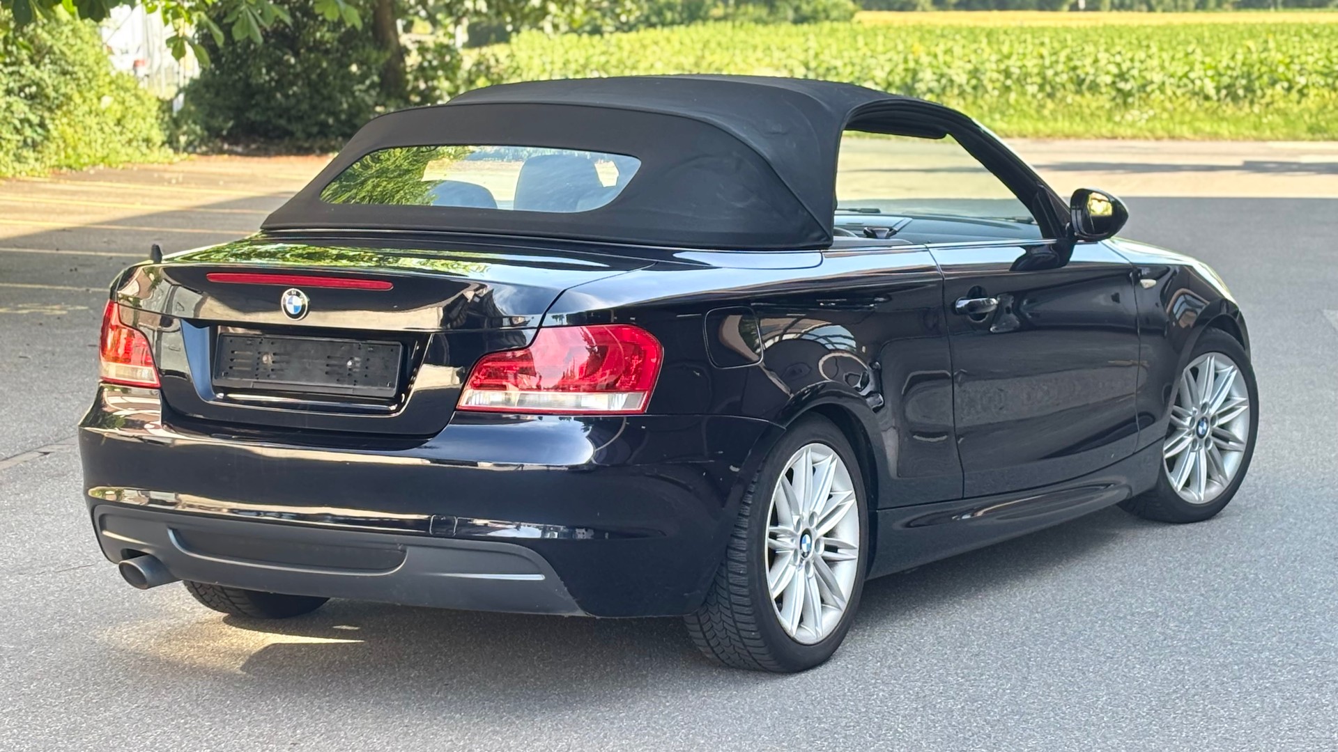 BMW 118d Cabrio-image-4