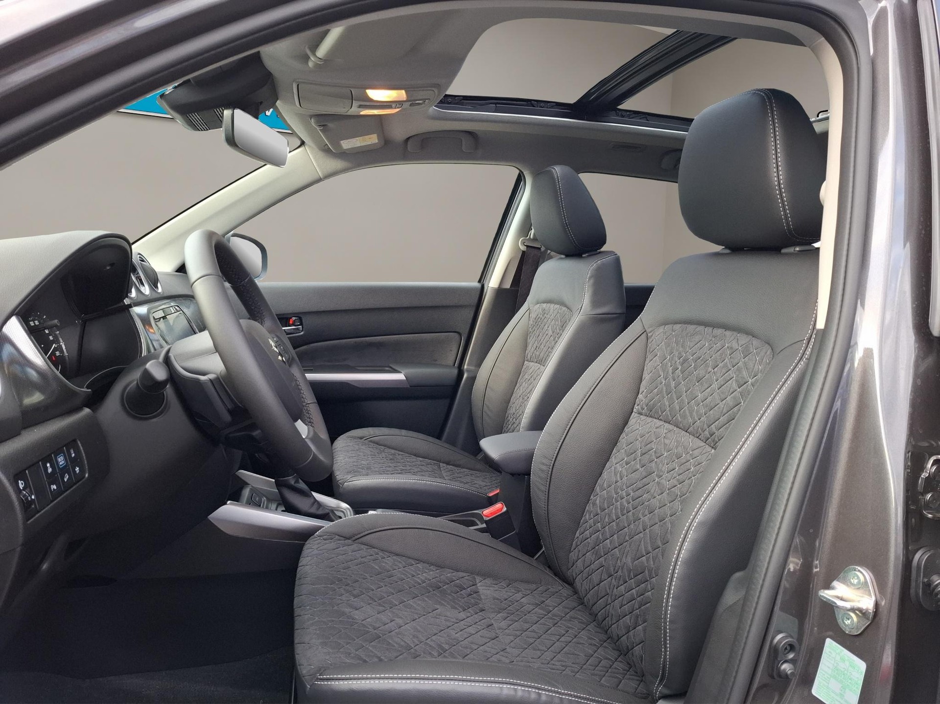 SUZUKI Vitara 1.5 Compact Top Hybrid 4x4-image-4