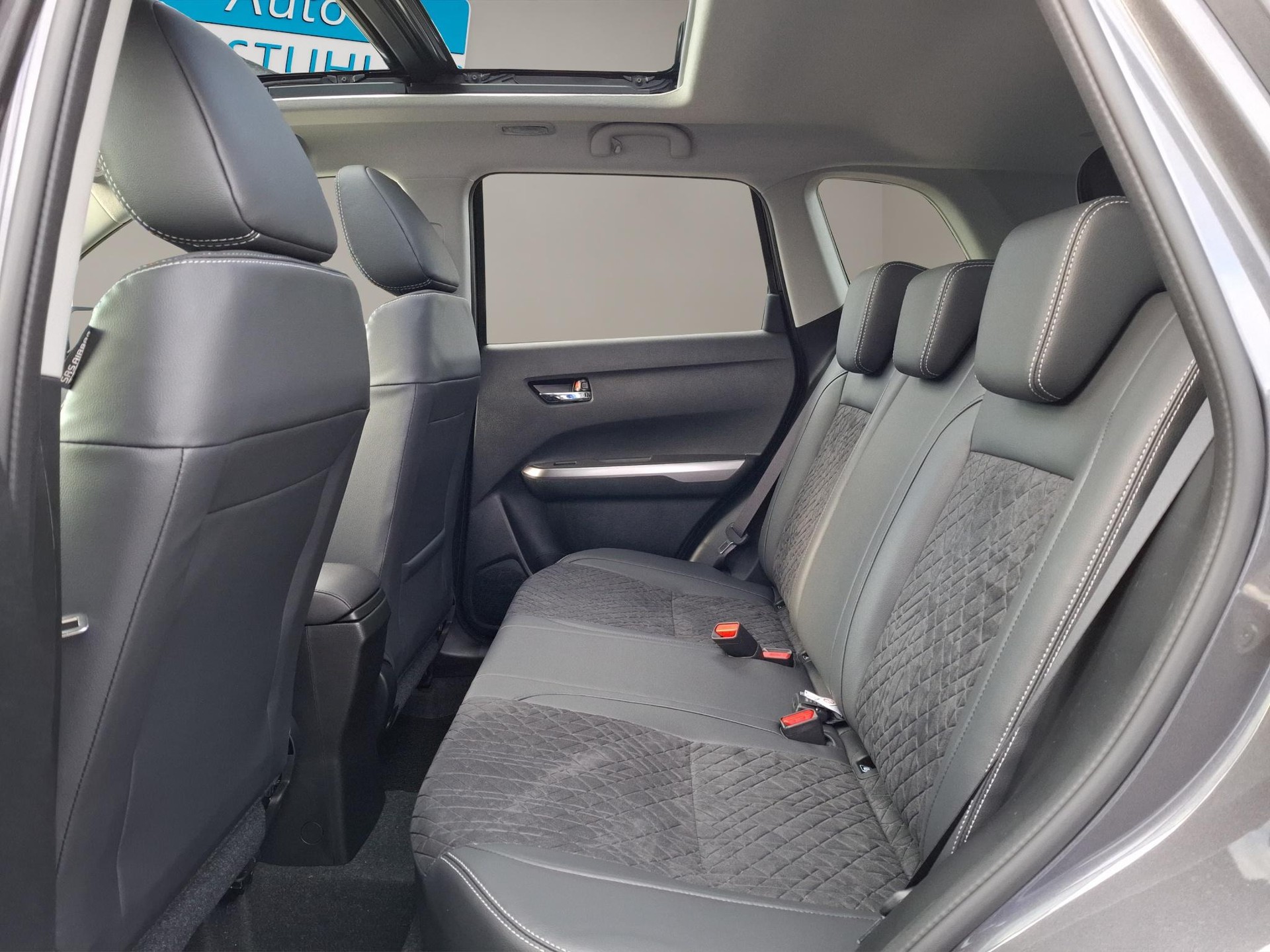 SUZUKI Vitara 1.5 Compact Top Hybrid 4x4-image-8