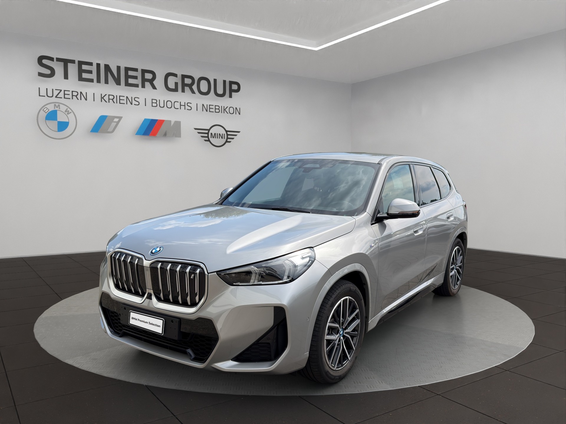 BMW iX1 xDrive 30 M Sport-image-0