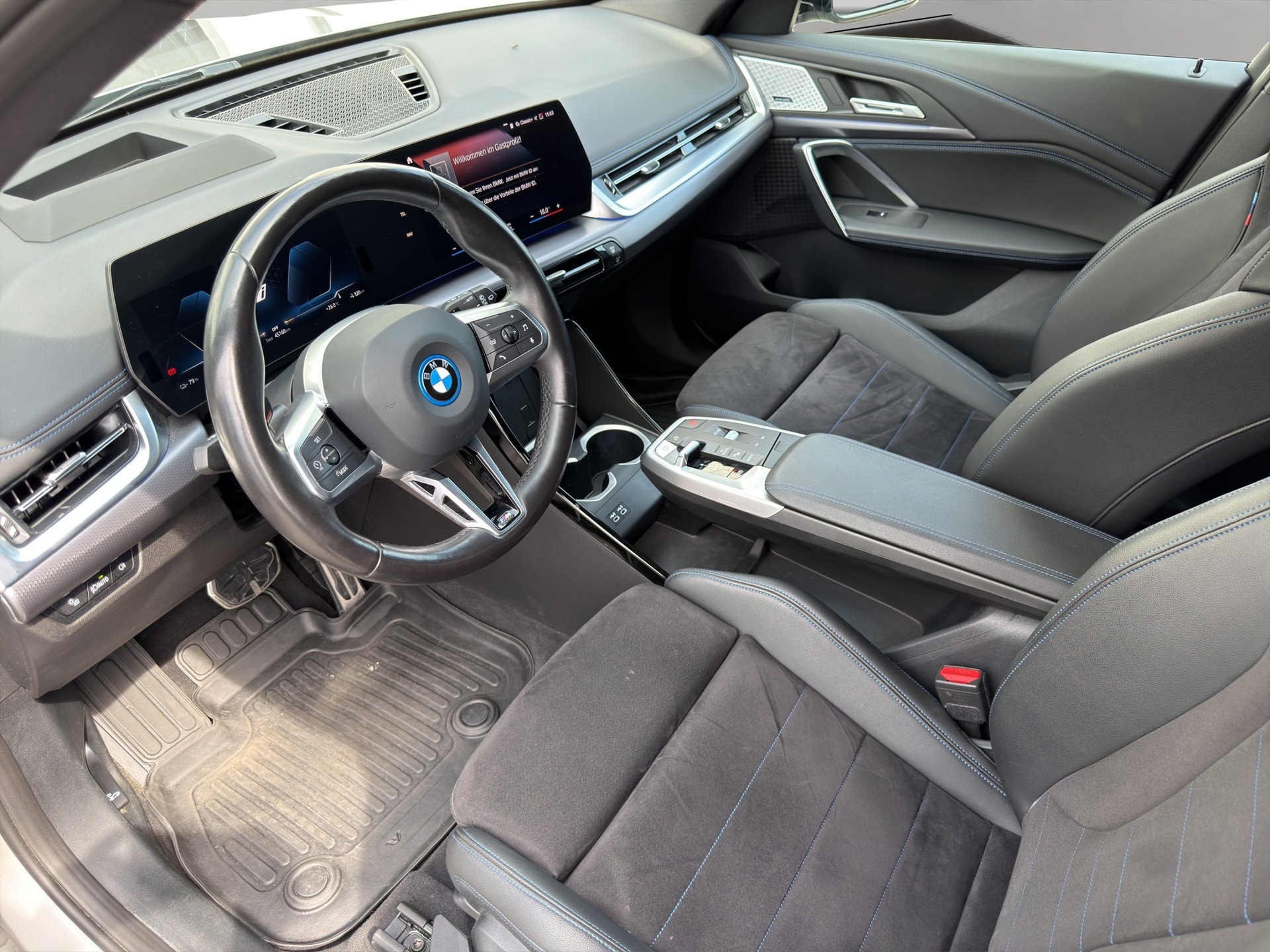 BMW iX1 xDrive 30 M Sport-image-11