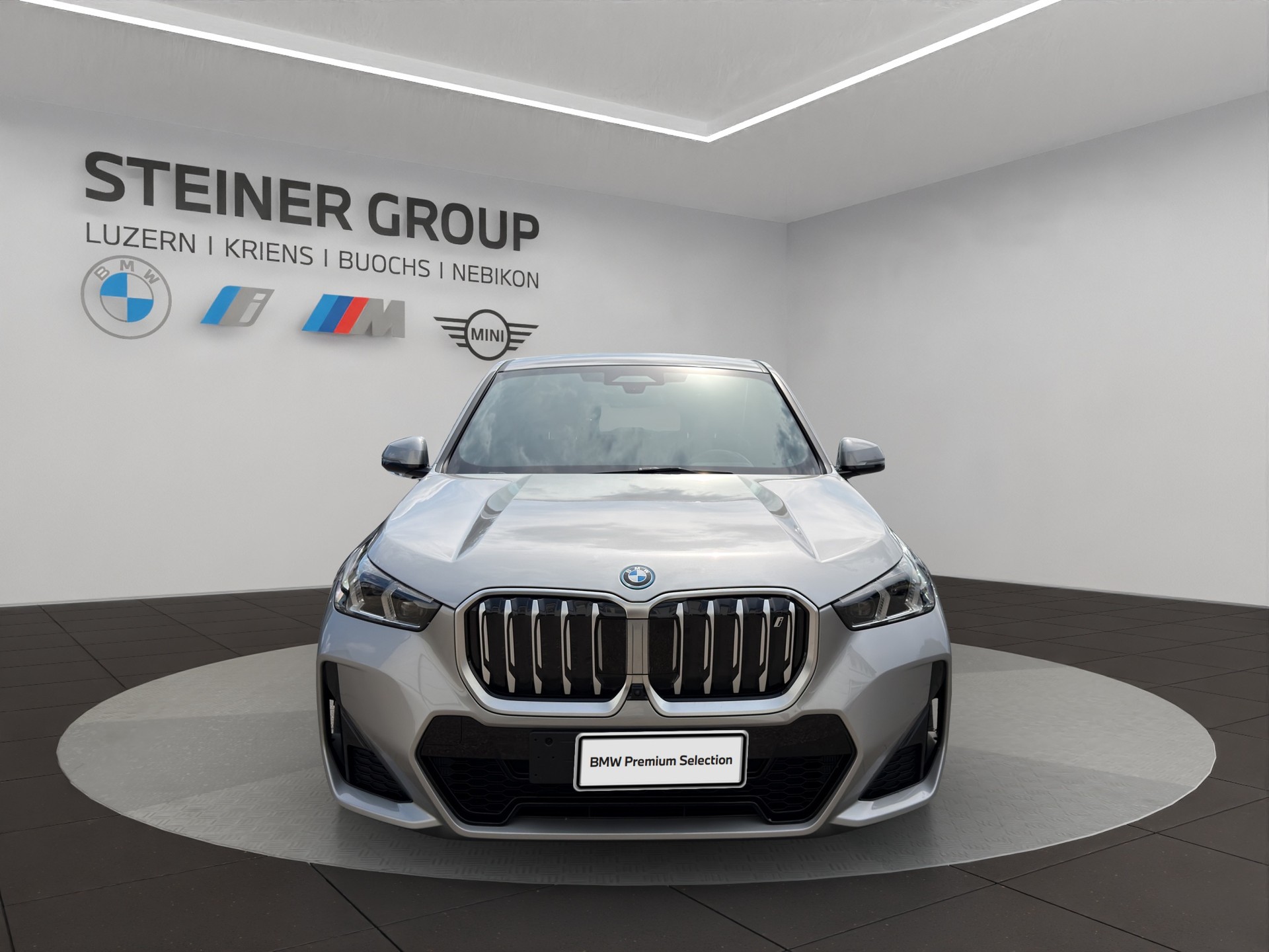 BMW iX1 xDrive 30 M Sport-image-2