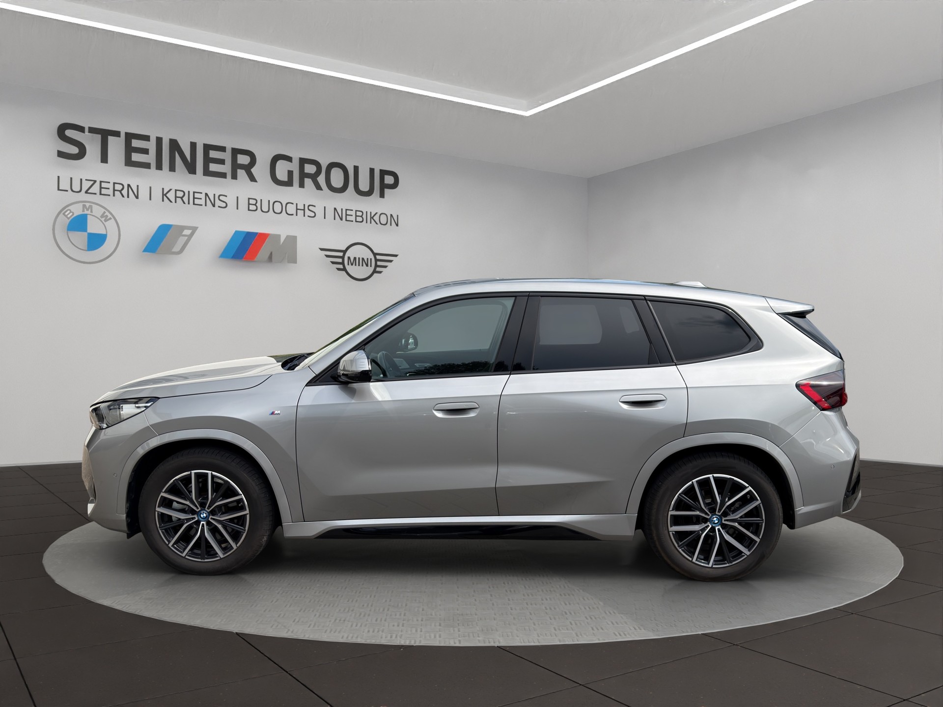 BMW iX1 xDrive 30 M Sport-image-8