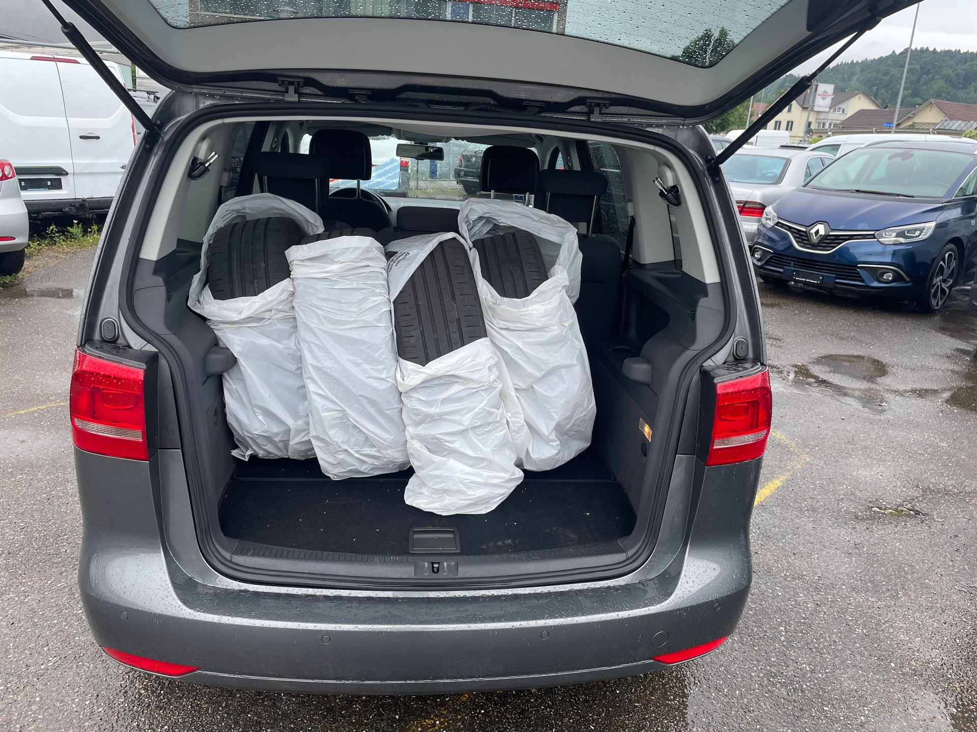 VW Touran 1.4 TSI 65th Edition DSG-image-9