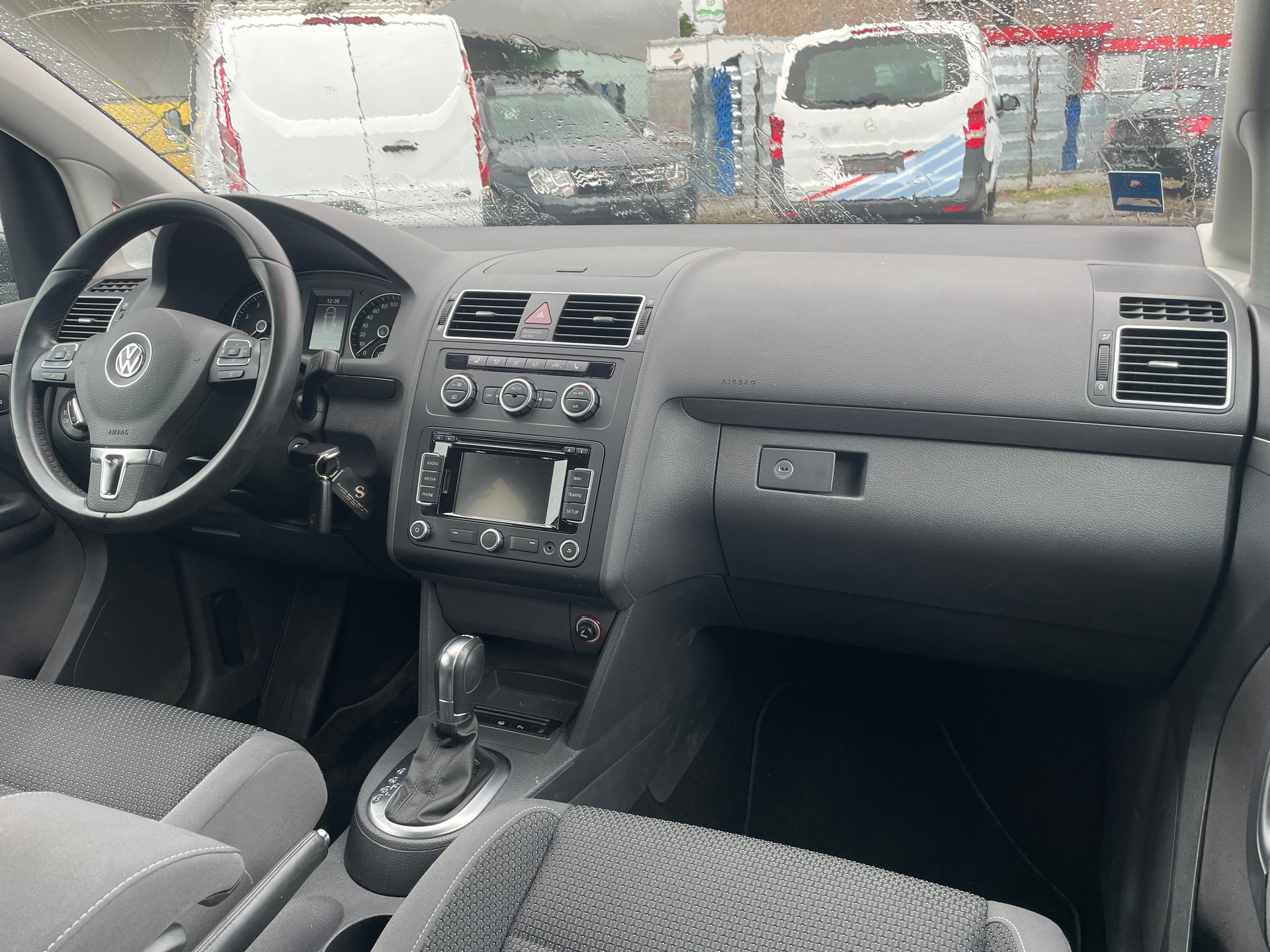 VW Touran 1.4 TSI 65th Edition DSG-image-7