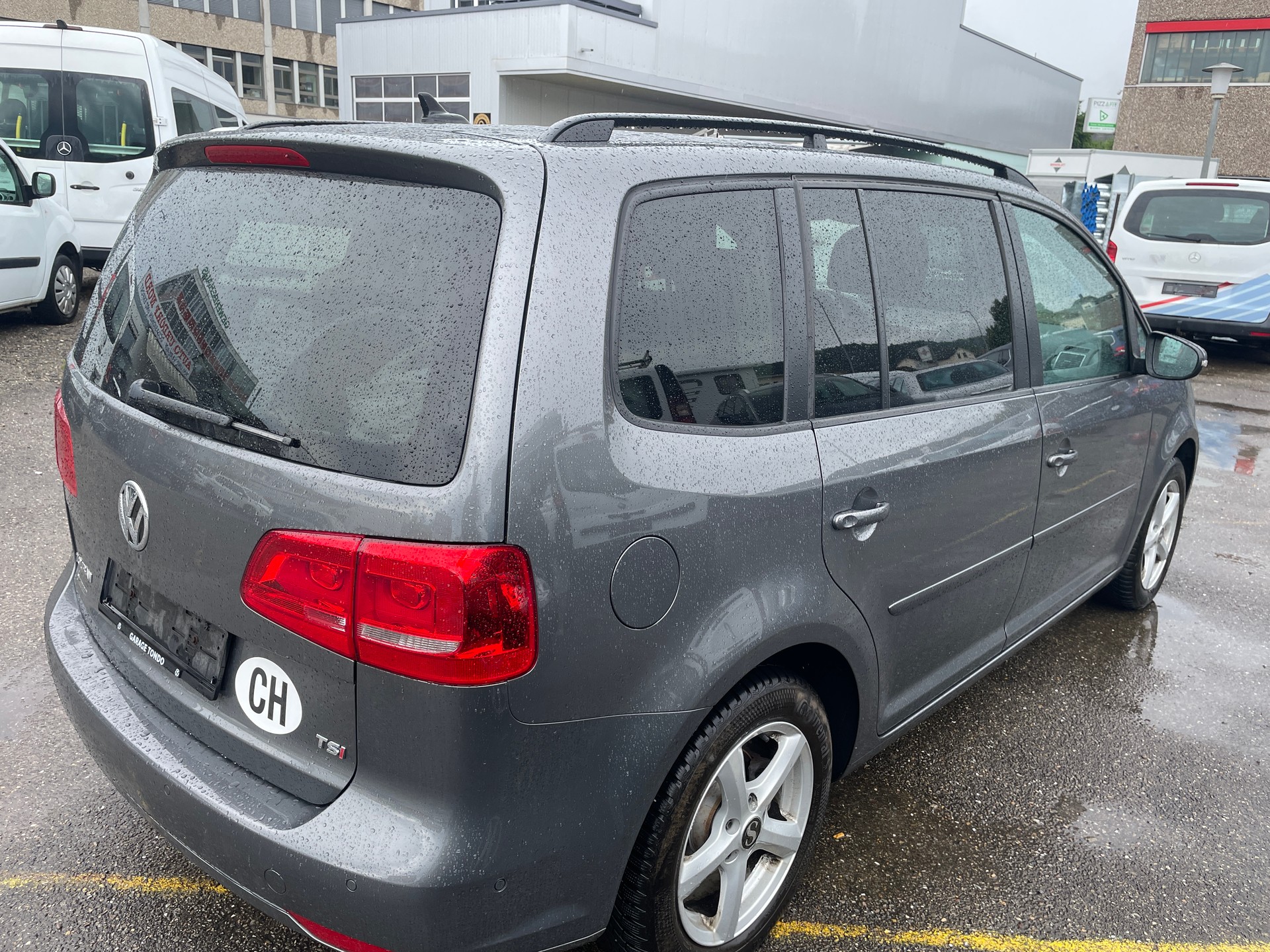VW Touran 1.4 TSI 65th Edition DSG-image-3