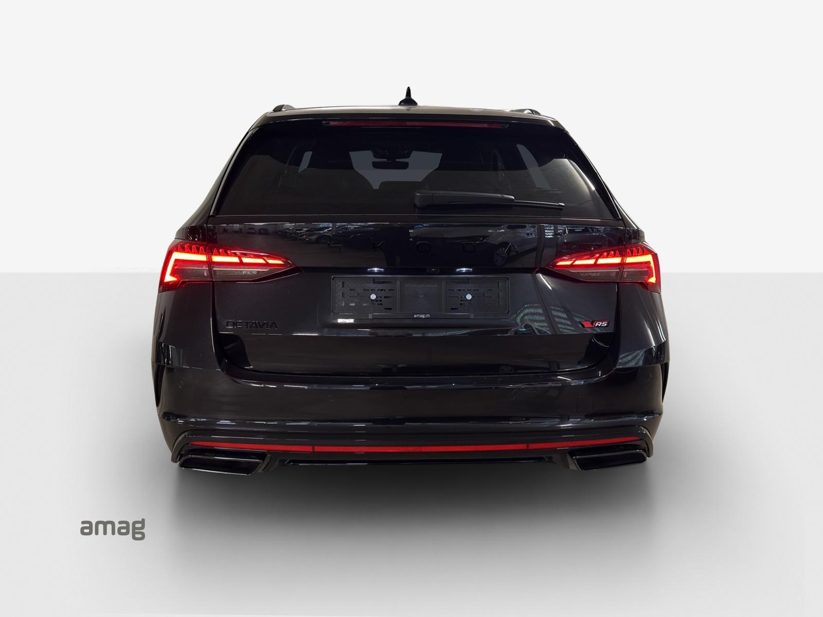 SKODA Octavia Combi 2.0 TSI DSG RS 30 Years Edition-image-3