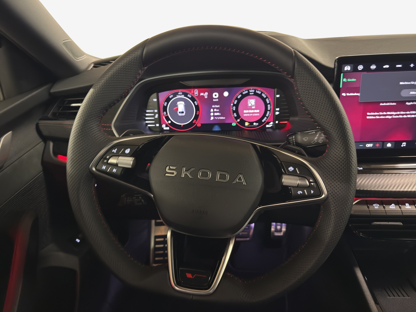 SKODA Octavia Combi 2.0 TSI DSG RS 30 Years Edition-image-9