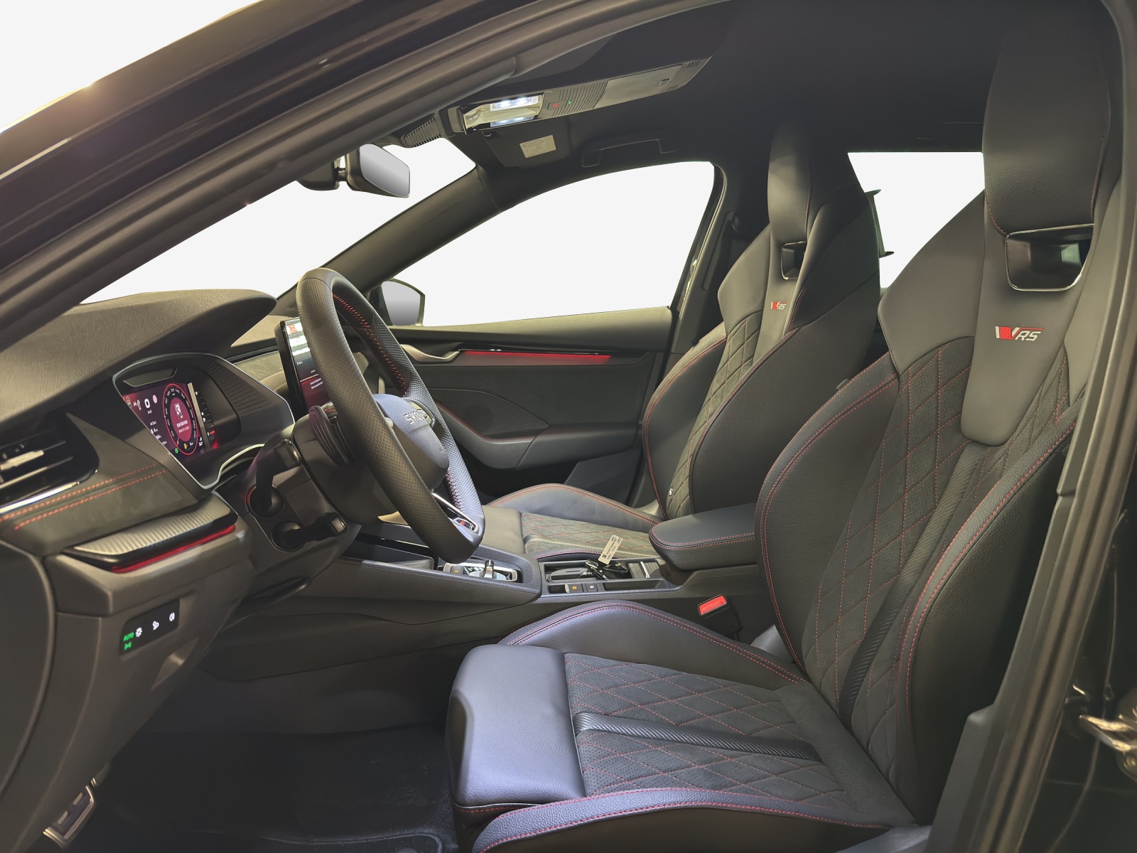 SKODA Octavia Combi 2.0 TSI DSG RS 30 Years Edition-image-7