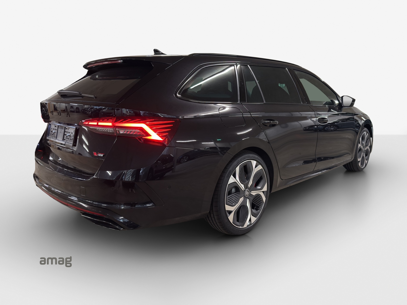 SKODA Octavia Combi 2.0 TSI DSG RS 30 Years Edition-image-4