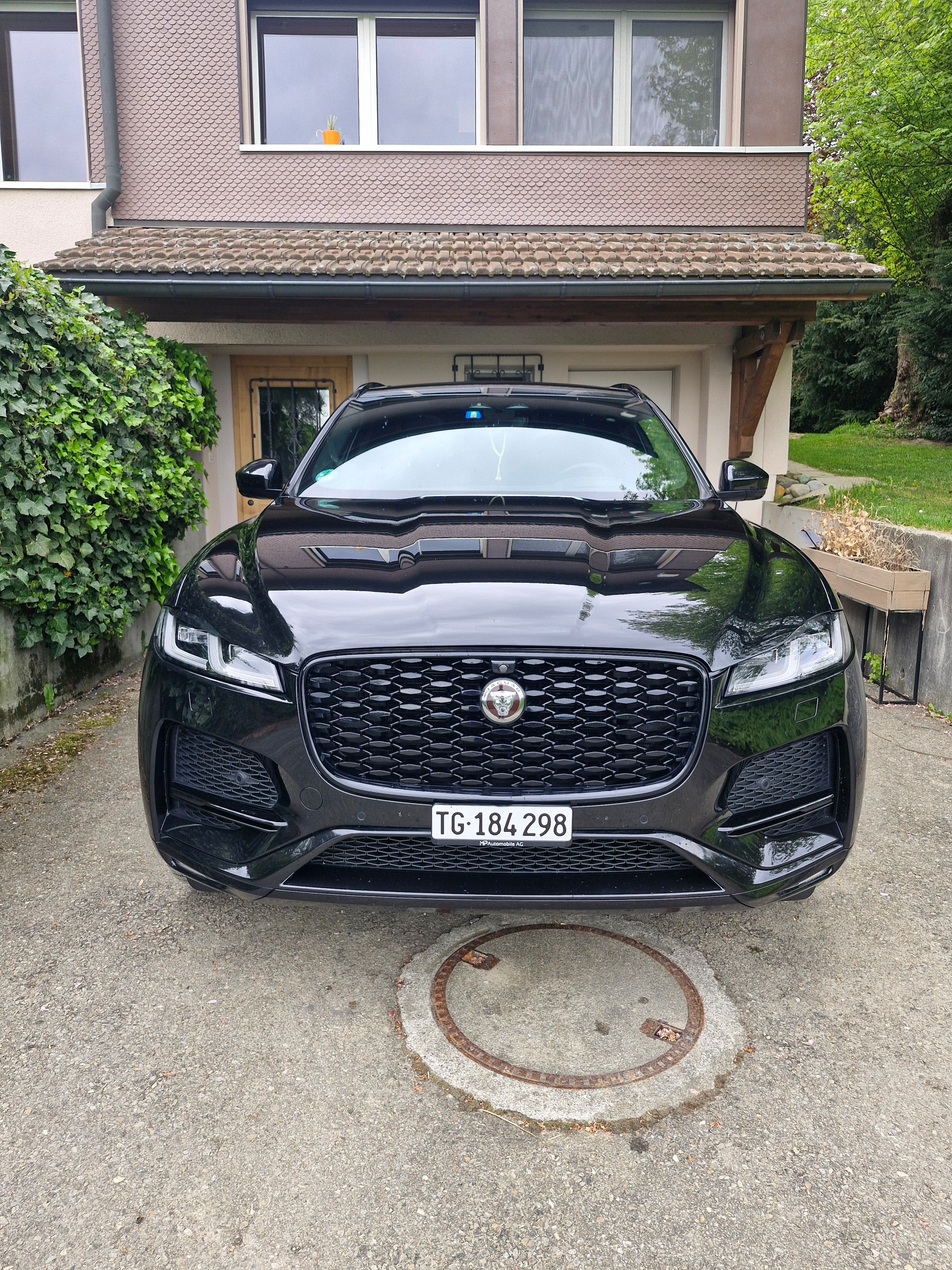 JAGUAR 2.0 PHEV R-Dyn. SE-image-0
