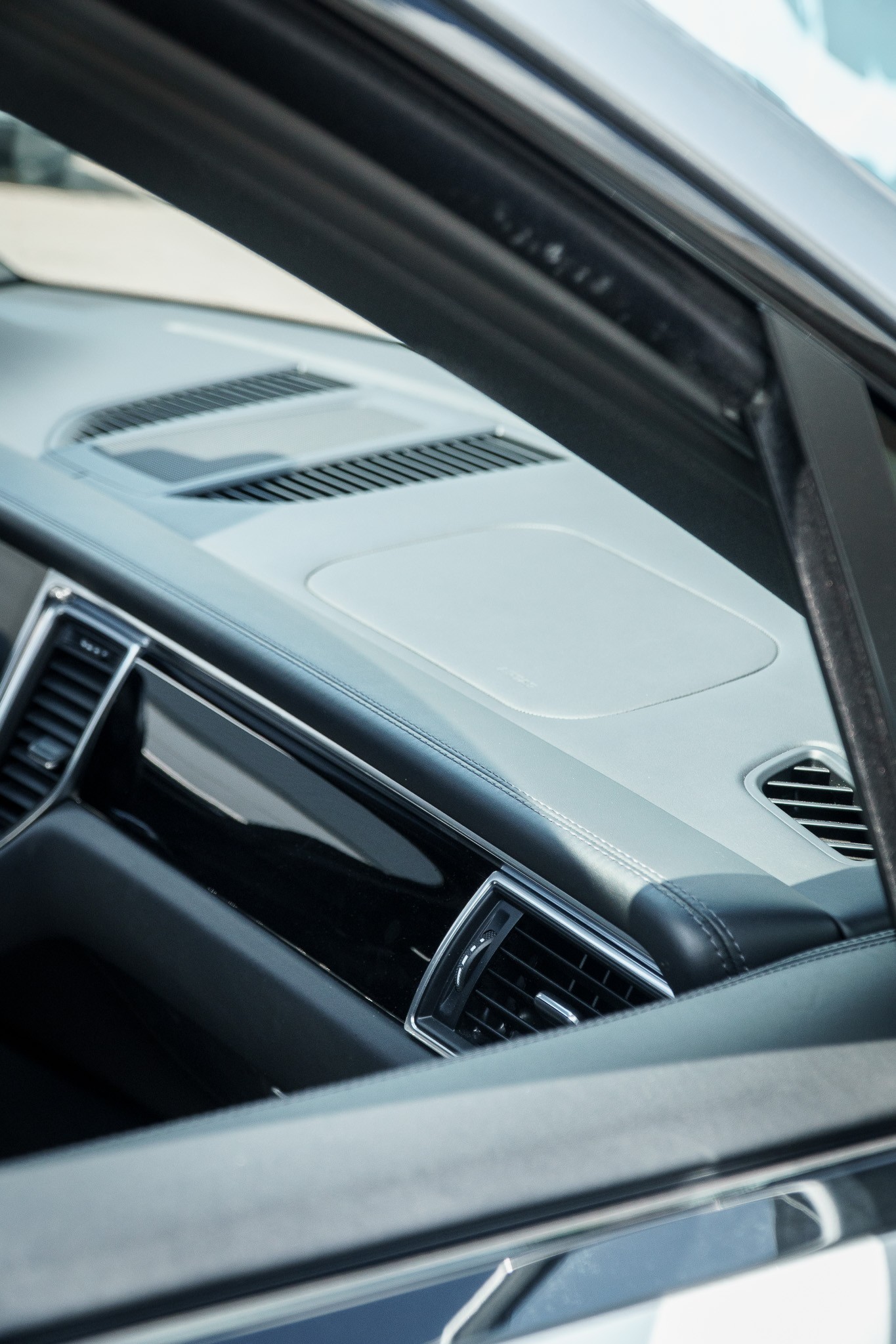 PORSCHE Macan S PDK-image-18