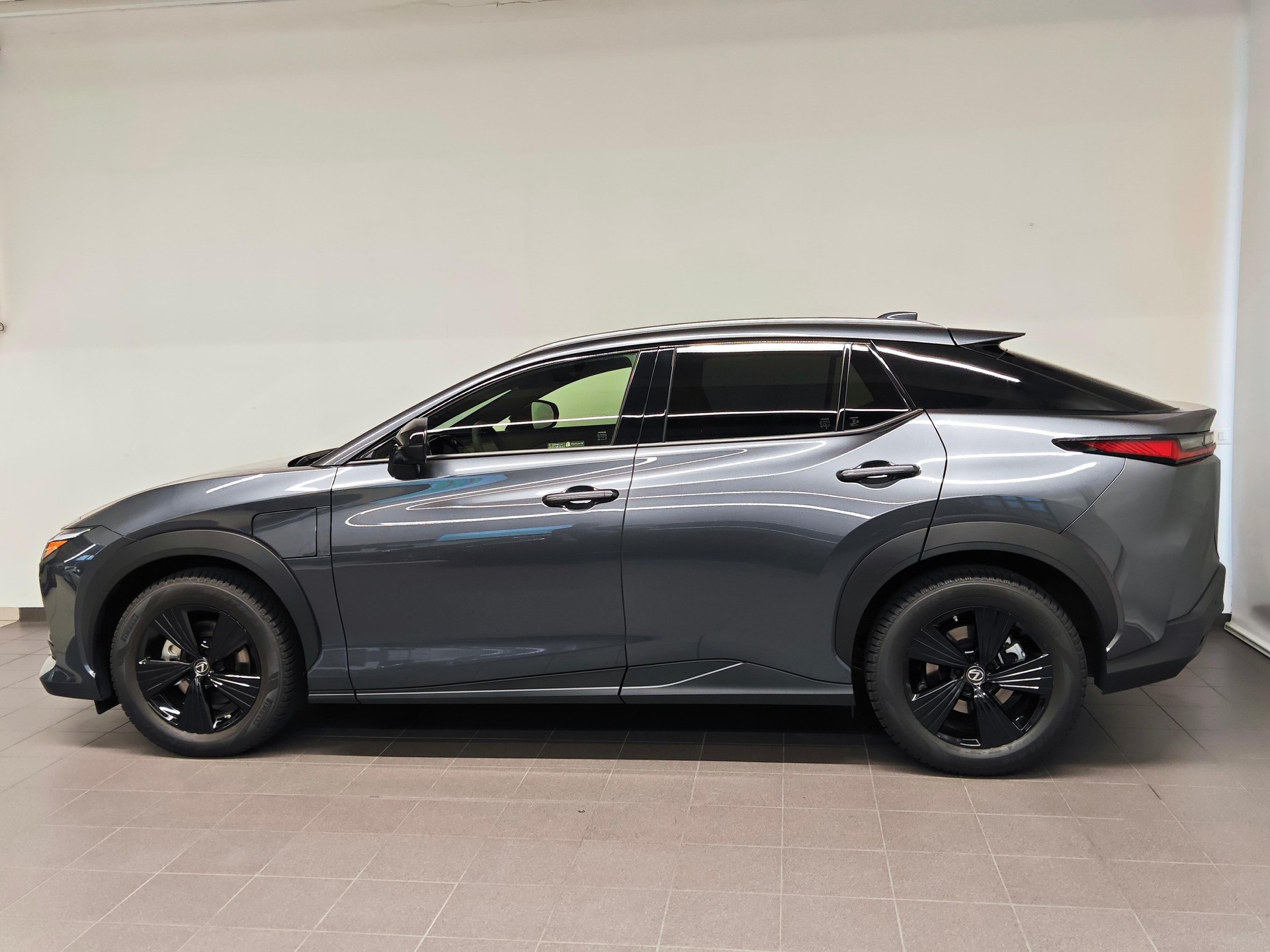 LEXUS RZ 450e Comfort - Ruote invernali incluse-image-2