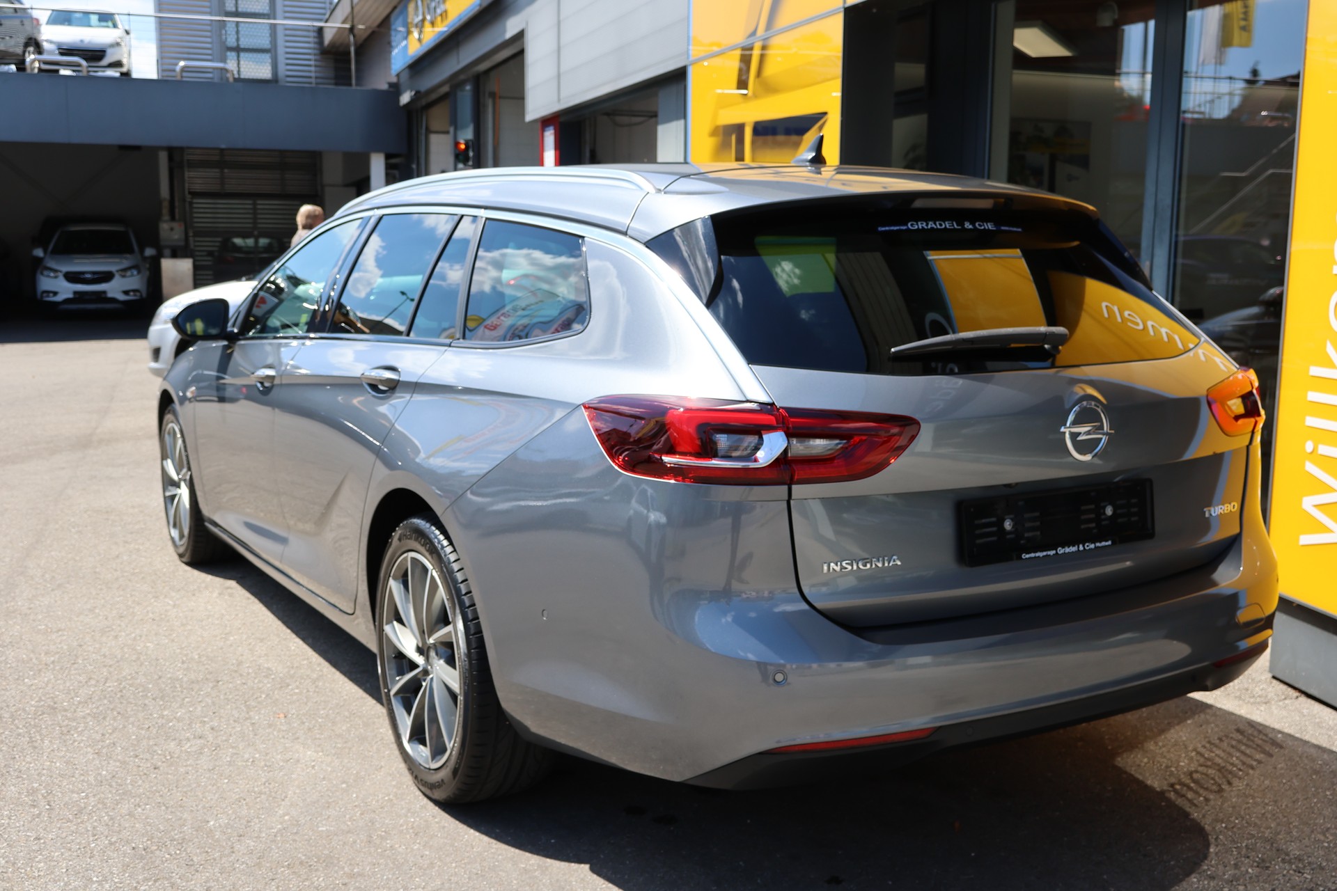 OPEL Insignia 1.5 T Sports Tourer Edition Automatic-image-2