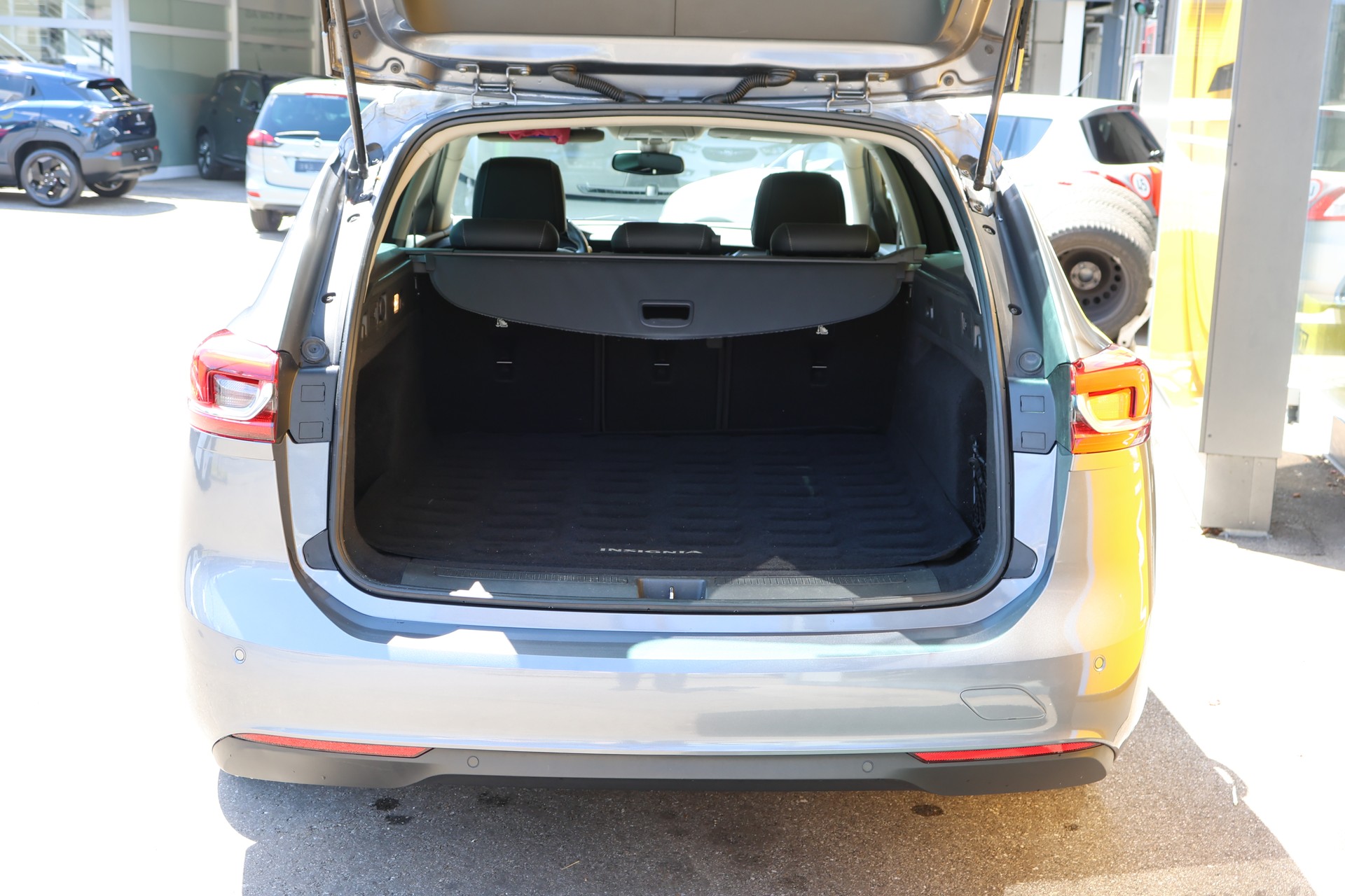 OPEL Insignia 1.5 T Sports Tourer Edition Automatic-image-12