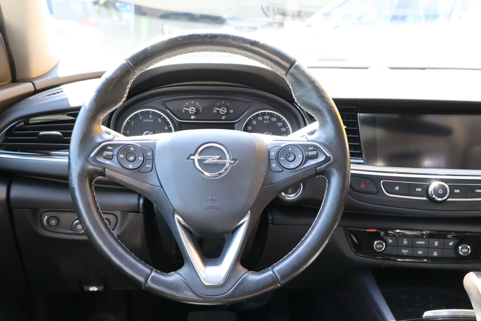OPEL Insignia 1.5 T Sports Tourer Edition Automatic-image-4