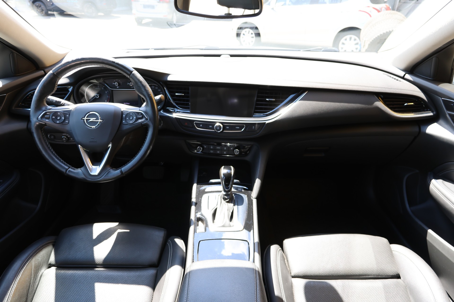 OPEL Insignia 1.5 T Sports Tourer Edition Automatic-image-3